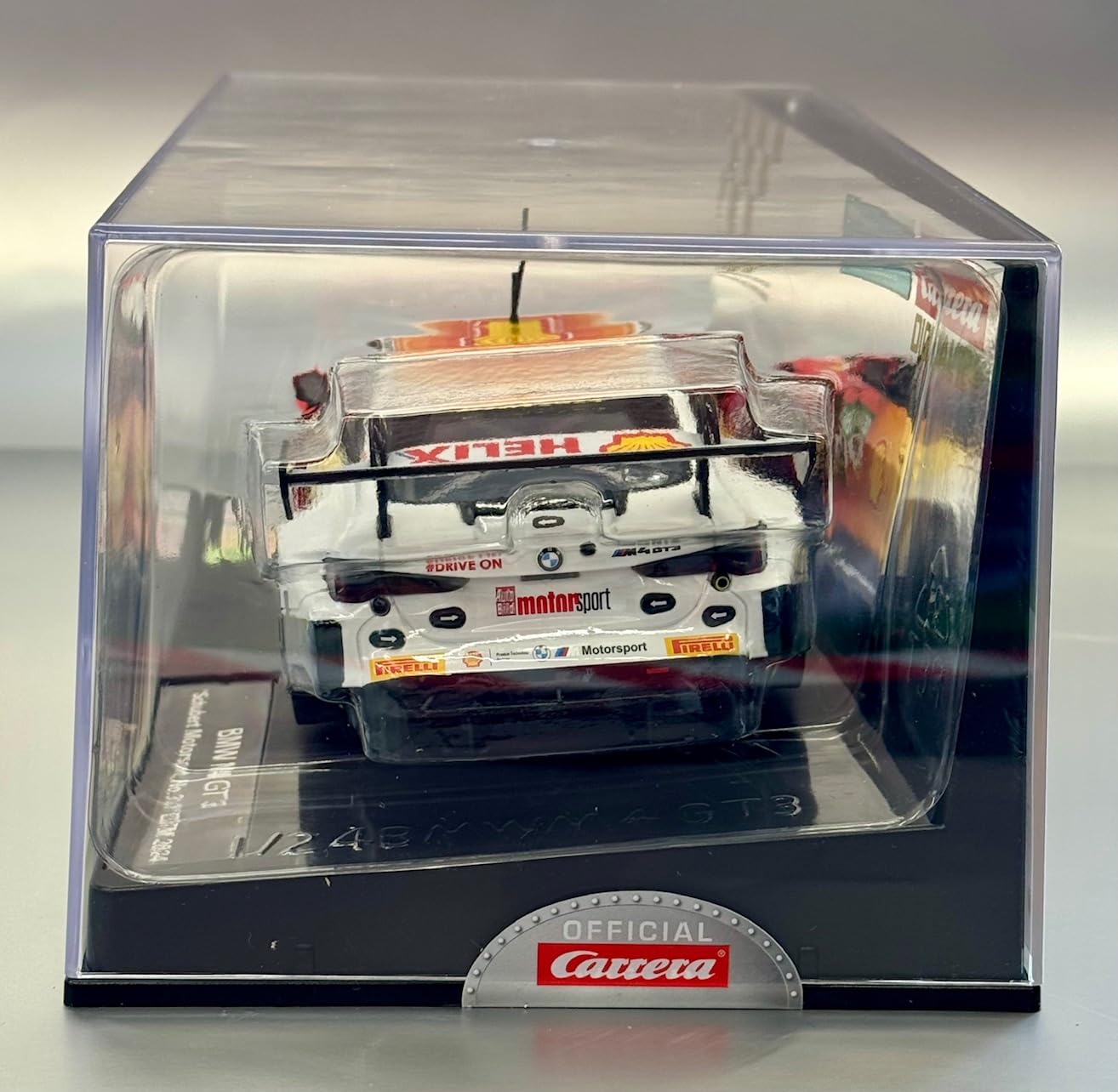 Carrera Digital 124 BMW M4 GT3, Schubert Motorsport No. 31 DTM 2024 – Detailgetreues Slotcar mit Lichtfunktionen – Digital steuerbar & codierbar – Für spannende Rennen auf der Carrera Bahn