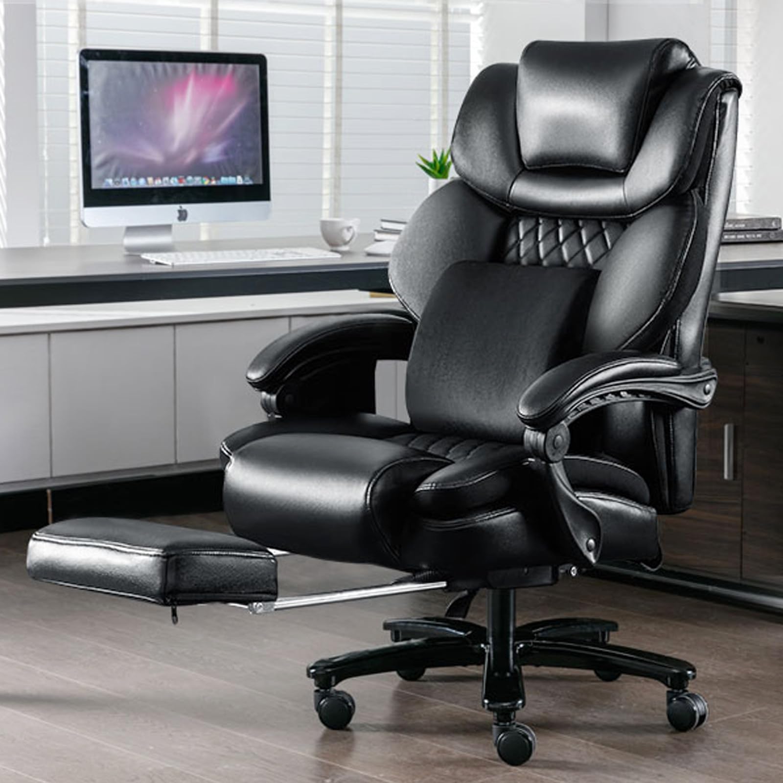 Wytrzymały czarny fotel biurowy, nośność 230 kg, z funkcją masażu, ergonomiczny duży fotel biurowy, regulowane oparcie, z pedałem i poduszką na talię, obrotowy fotel skórzany
