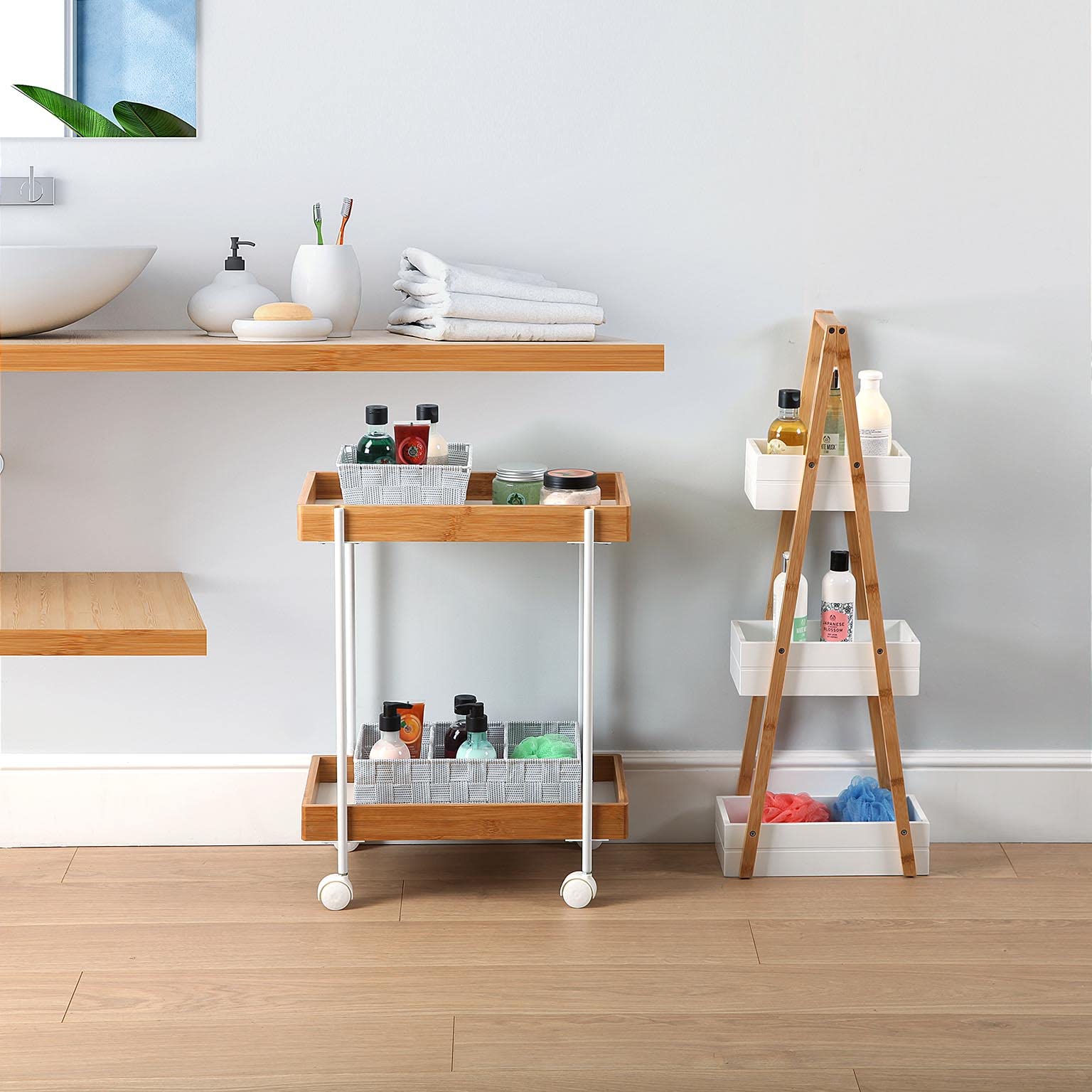 Versa Hobson Mueble para el Baño Auxiliar, Carro o Carrito de Almacenaje, con 2 estantes y ruedas, Medidas (Al x L x An) 46 x 30 x 57 cm, Bambú y Metal, Color Blanco y marrón
