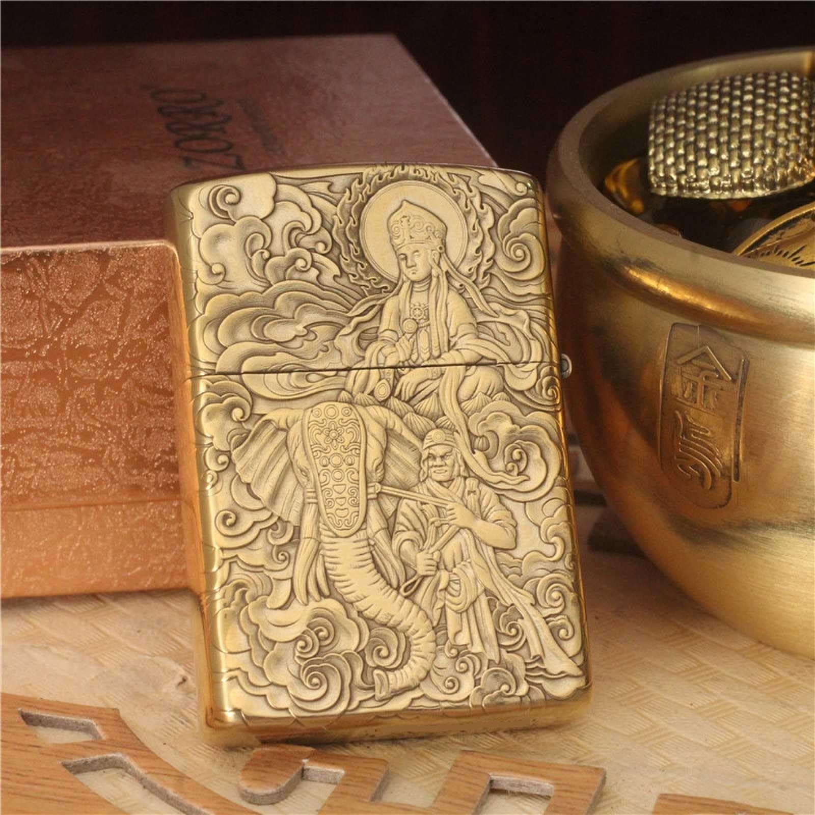 Encendedor de queroseno resistente al viento en relieve a mano, diseño recargable abatible, estilo vintage compacto, perfecto para uso en exteriores y velas