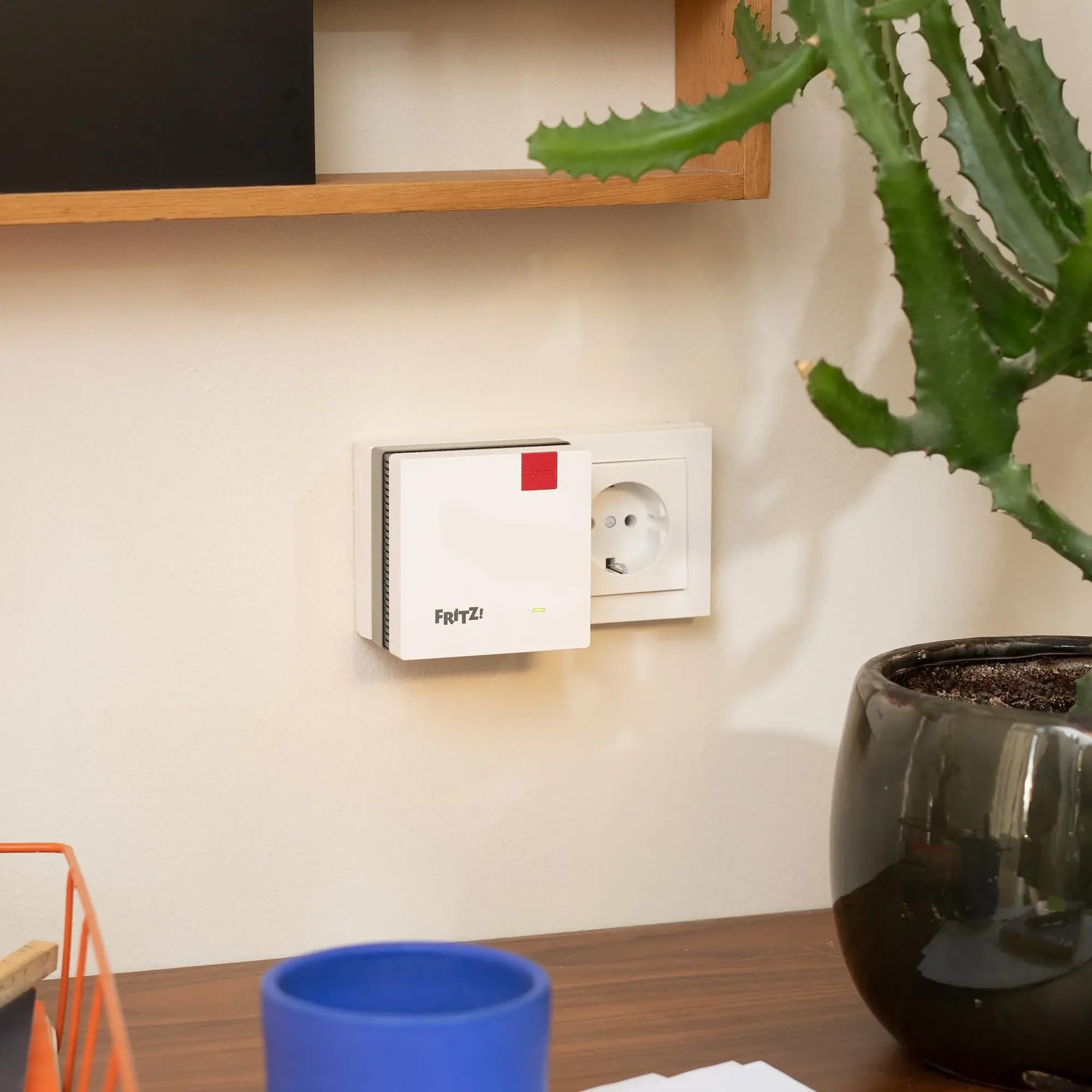 Fritz!Repeater 1700 (Wi-Fi 7 mit bis zu 3.600 Mbit/s, kompakt und leistungsstark, innovatives WLAN Mesh, einfache Einrichtung, höchster Sicherheitsstandard Dank WPA3/2, deutschsprachige Version)