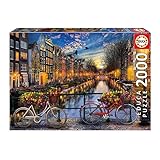 Incluye 1 puzzle Educa de 2000 piezas, pegamento "fix puzzle" para fijar las piezas y posteriormente poder enmarcarlo y 1 Tapete Puzzle roll válido para puzzles de hasta 2000 piezas.