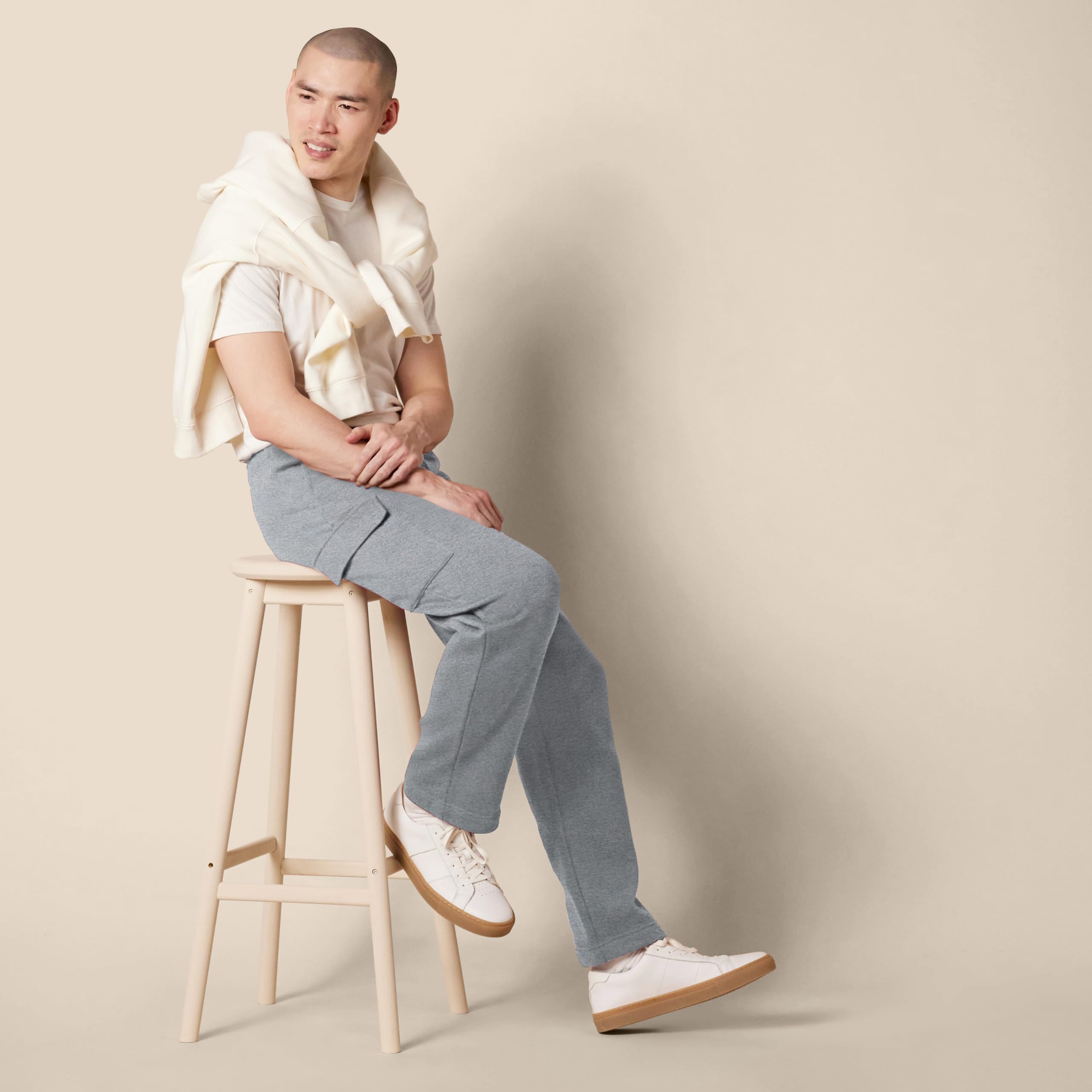 Amazon Essentials Homme Pantalon de Survêtement Cargo en Polaire à Ourlet Ouvert