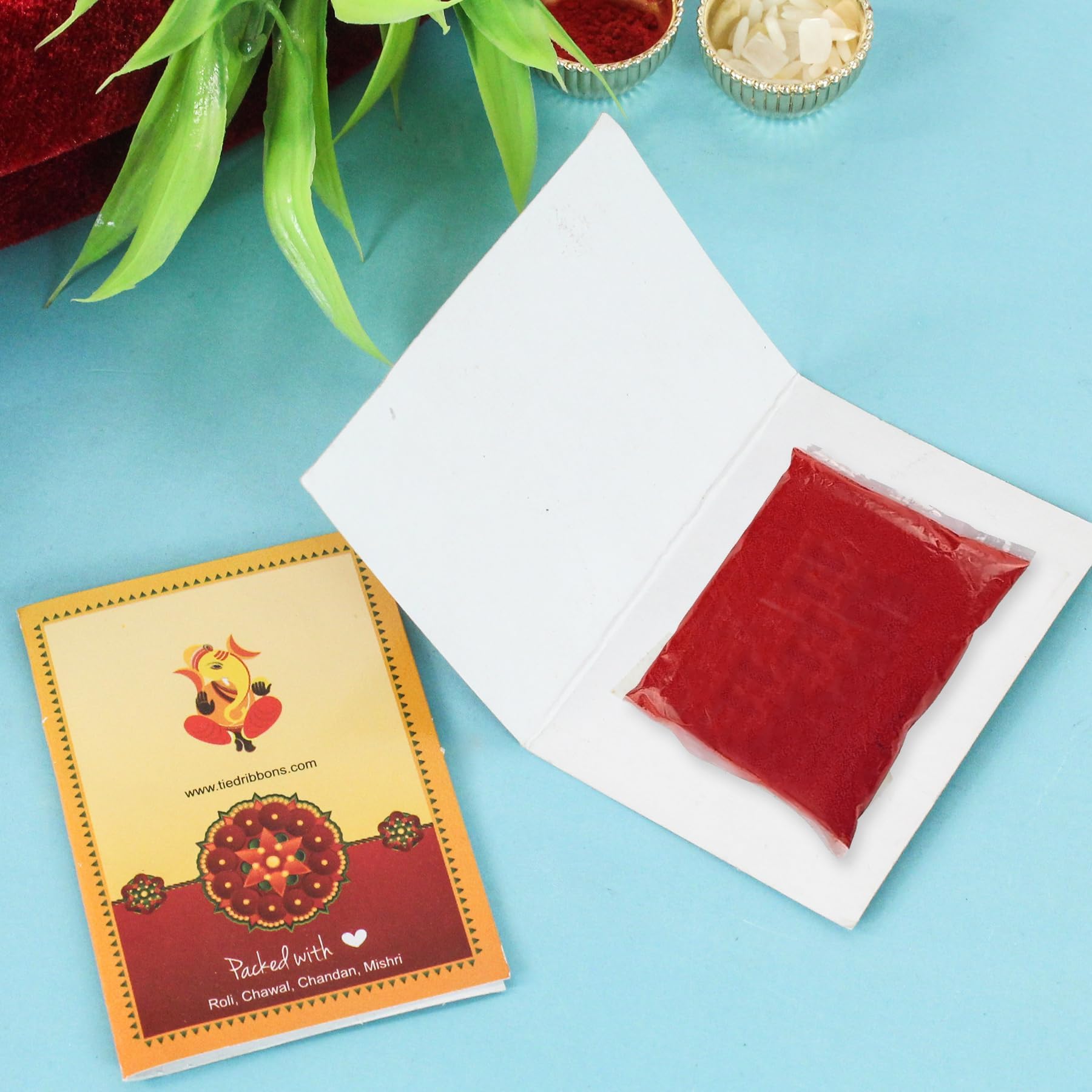 TIED RIBBONS rakhi Zestaw 2 dla braci z prezentem, Rakhi dla Bhaiya, mini kartka z życzeniami, Roli Tikka, bransoletka Raksha Bandhan
