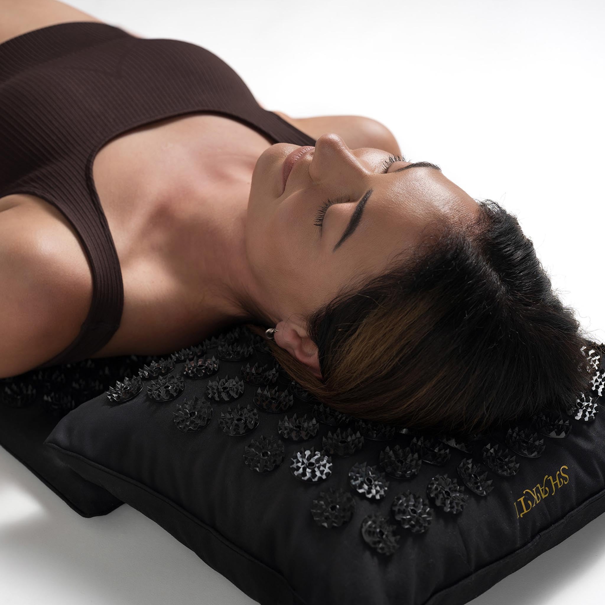 ShaktiMat [La Original Almohada de Acupresión - Algodón orgánico, Fabricación ética - para Relajación, Alivia Dolores de Cabeza, de Cuello y Hombros - Mejora la circulación y el sueño - Negro ónix