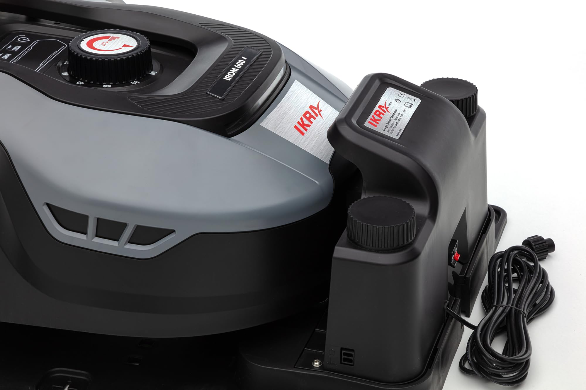 IKRA Robot cortacésped iROM 600 para céspedes de hasta 600 m², WiFi o Bluetooth, Control por App, multizona, Incl. estación de Carga & Sensor de Lluvia, 6 Cuchillas de Repuesto