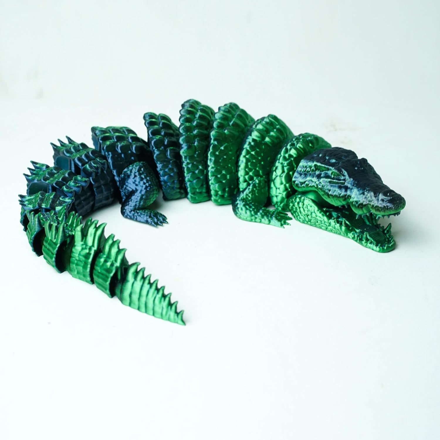 3D Printed Crocodile,Movable Mouth,Flexible Joint Animal lacertid Figurines, Home Office Decor,Articulated Fidget Toy for Adults Teens Surprise Festival Gifts (RGB)