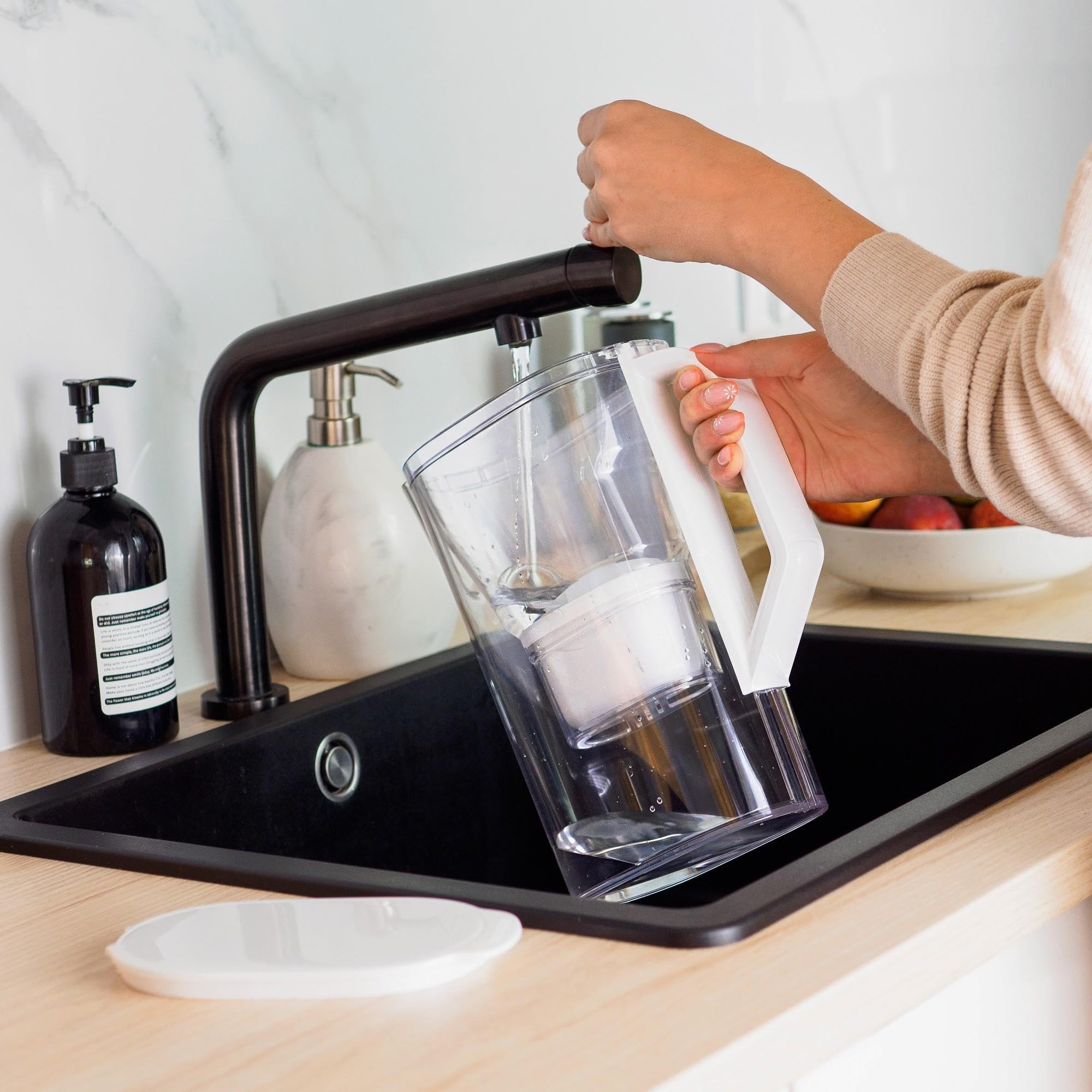 Wessper Dzbanek Filtrujący 2.7L | Zamiennik dla filtra Dafi Unimax Aquaphor A5 BRITA Maxtra+ PHILIPS AWP212/10 | Redukuje Kamień i Chlor | Zestaw zawiera dzbanek filtrujący i 3 filtry, Biały