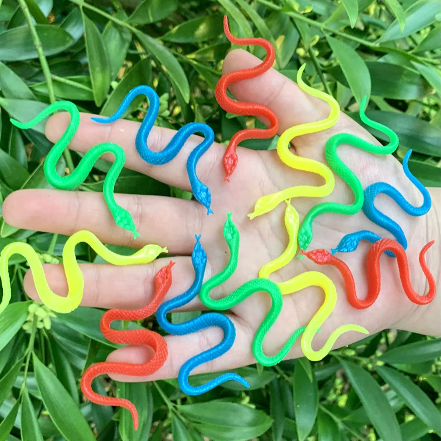 32 realistyczne plastikowe węże, mini serpentyny do symulacji, sztuczne węże, akcesoria do gry na smyczkach, na Halloween, Prima Aprilis