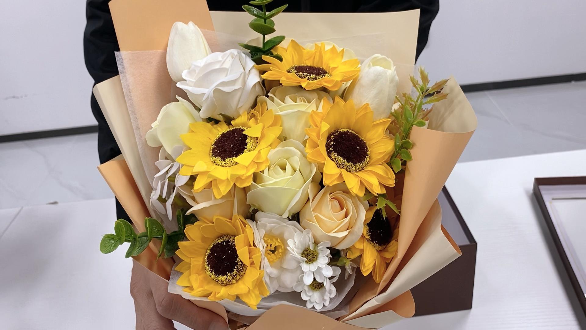 ひまわりページ(フラワーブーケのチュールエプロン) ひまわりページ(フラワーブーケのチュールエプロン) 公式