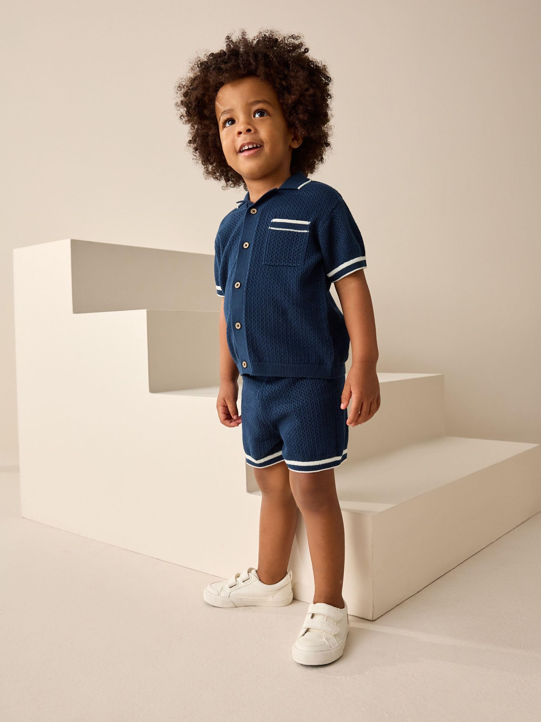 NEXT Jungen Standard Strukturiertes Strick-Poloshirt und Shorts 62-140
