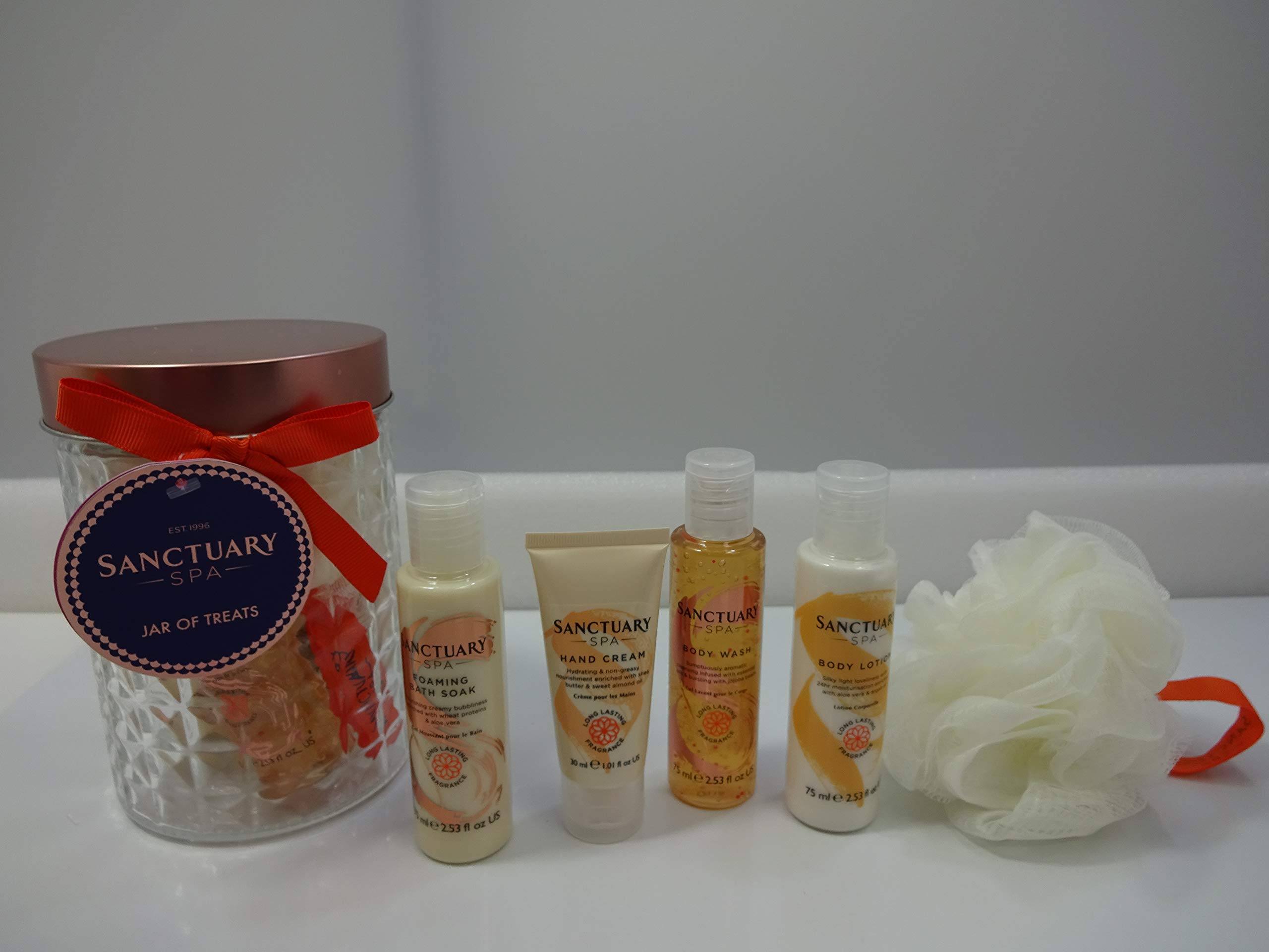 Sanctuary Spa zestaw upominkowy hamper, płyn do mycia ciała, balsam do ciała, formujący kąpiel, krem do rąk, zestaw upominkowy dla kobiet