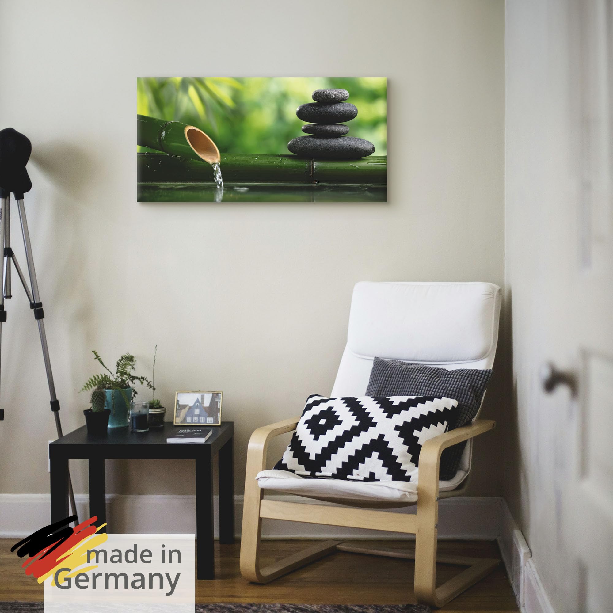 ARTLAND Wanddeko Leinwand Bilder Wandbild 100x50 cm Wellness Zen Stein Fotografie Grün Bambusbrunnen und Zen-Stein S5YF