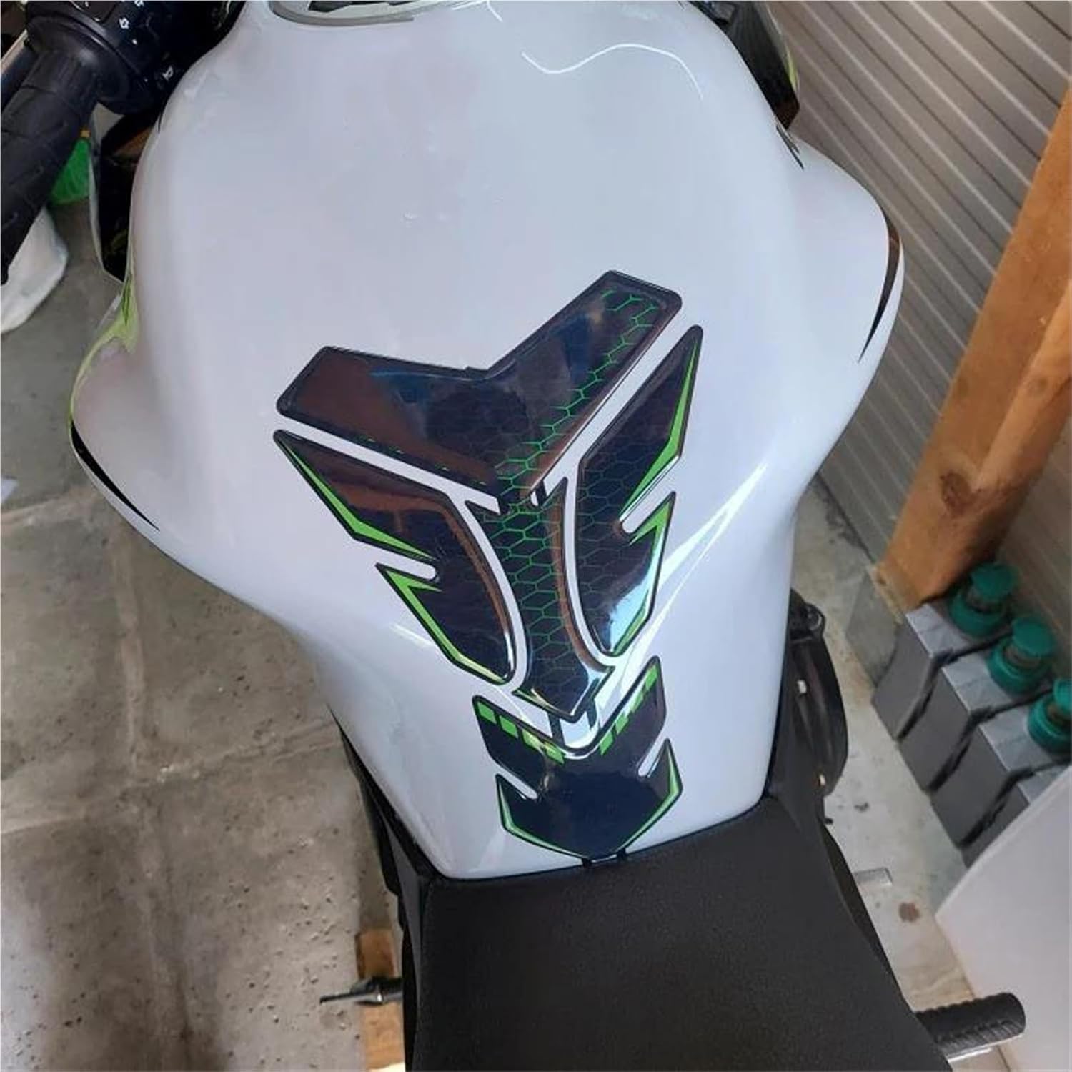 タンクパッド に適合するカワサキ Z650 Z 650 用オートバイ燃料タンクステッカー 燃料タンクプロテクターパッドデカール バイ ために カワサキ  Z900 2017 オートバイ用トラクションパッド側ガスニーグリップアンチスリップステッカー超強力な接着剤 (Co 燃料タンク ... オートバイタンクステッカーパッド に適合するカワサキ Z650 Z 650 用オートバイ燃料タンクステッカー 燃料タンクプロテクター