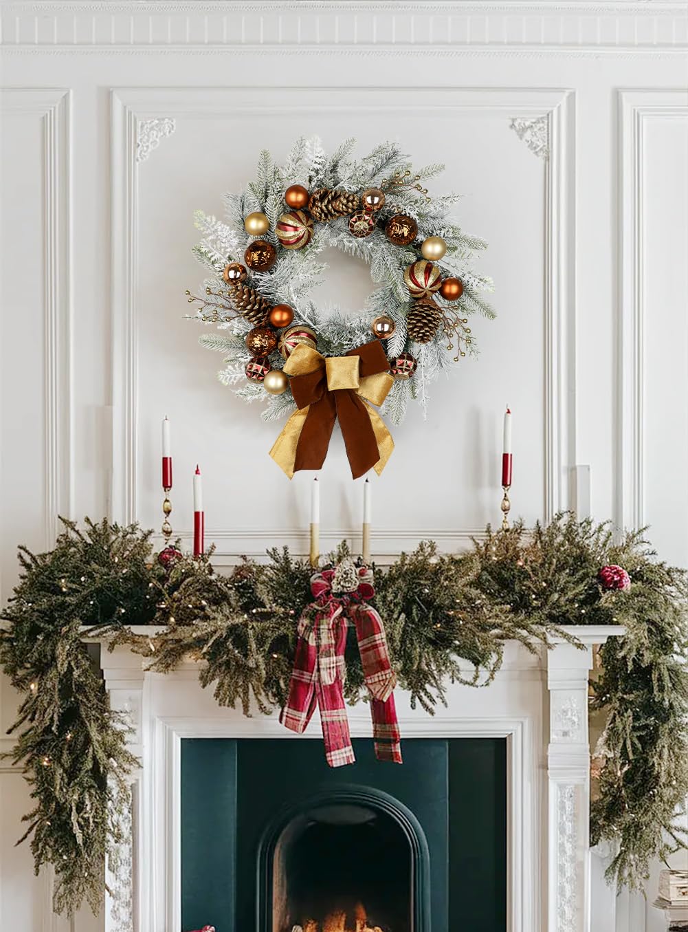 Weihnachtskranz Türkranz für Weihnachten - Brauner-Grüner Adventskranz mit Weihnachtskugeln, Beeren, Tannenzapfen und Schleife, Dekokranz Weihnachtsdeko Tischkranz, Ø 60CM