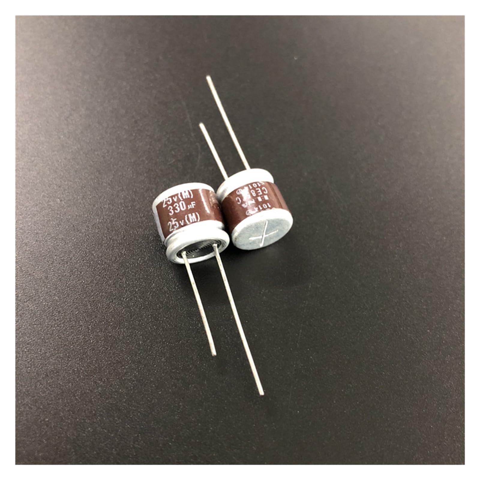 Condensateur audio 330uF 25V pour restaurer le son d'un ampli vintage