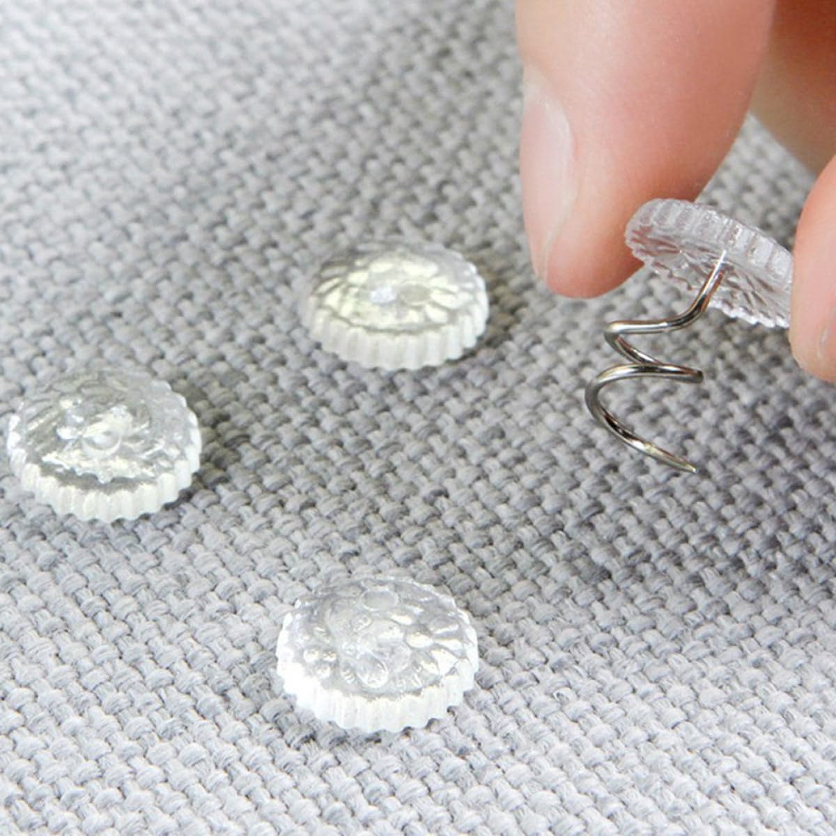 Ciieeo 150pcs Spiral Bed Skirt Pins Non-Slip Push Pins for Upholstery and Slipcover Fixing, Round Head Dust Ruffle Clips for Bedding Accessories