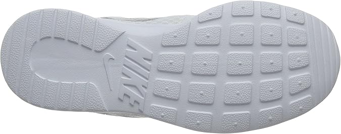 Amazon.com: Nike Tanjun - Zapatillas de running para mujer, color blanco y  plateado metálico : Ropa, Zapatos y Joyería
