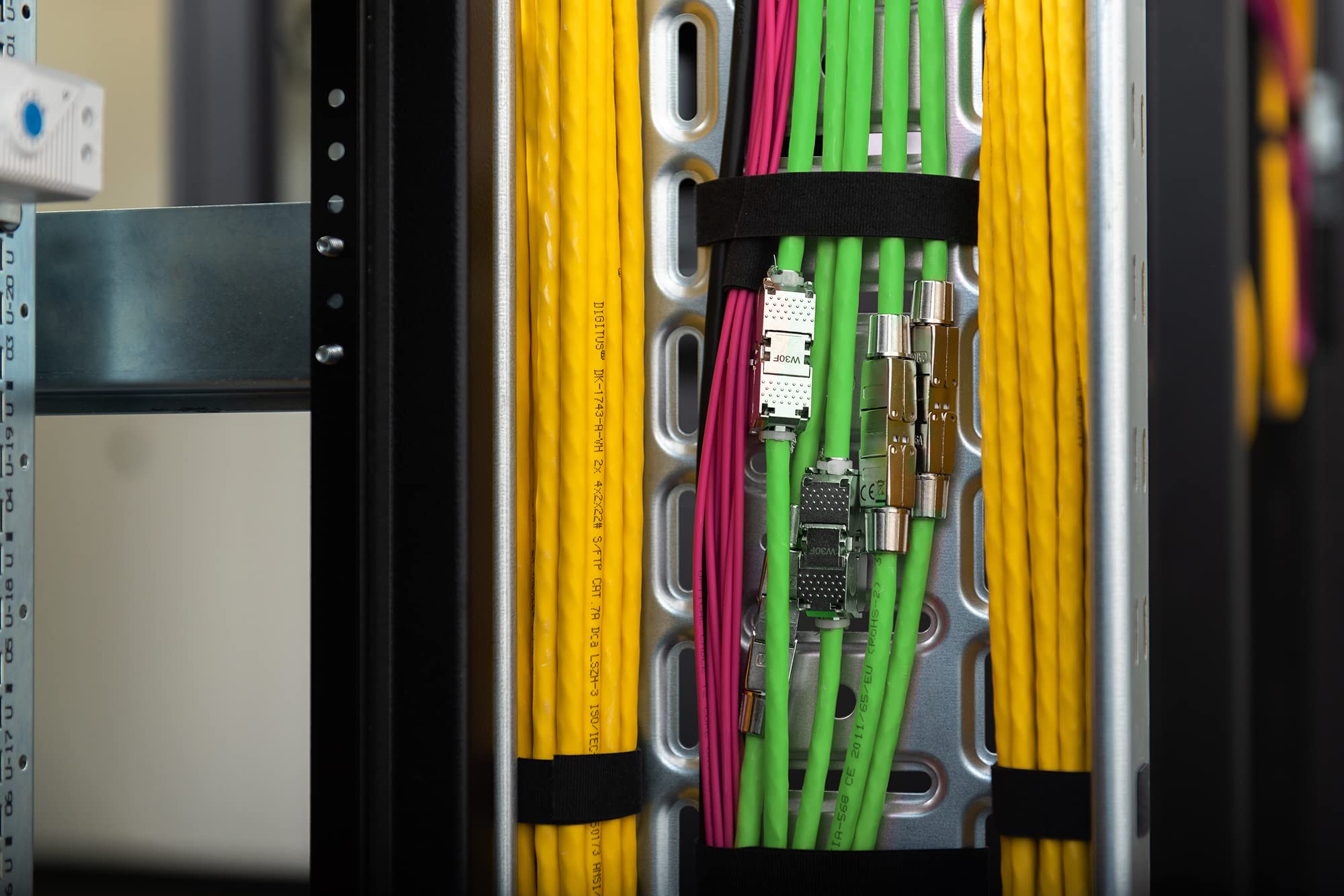 DIGITUS Kabel sieciowy Cat 8.2 100 m – S-FTP (PiMF) Simplex – BauPVO Dca - LSZH (bezhalogenowy) – 2000 MHz, miedź AWG 22/1 – Kompatybilny z PoE++ – Kabel LAN, kabel Ethernet – Zielony