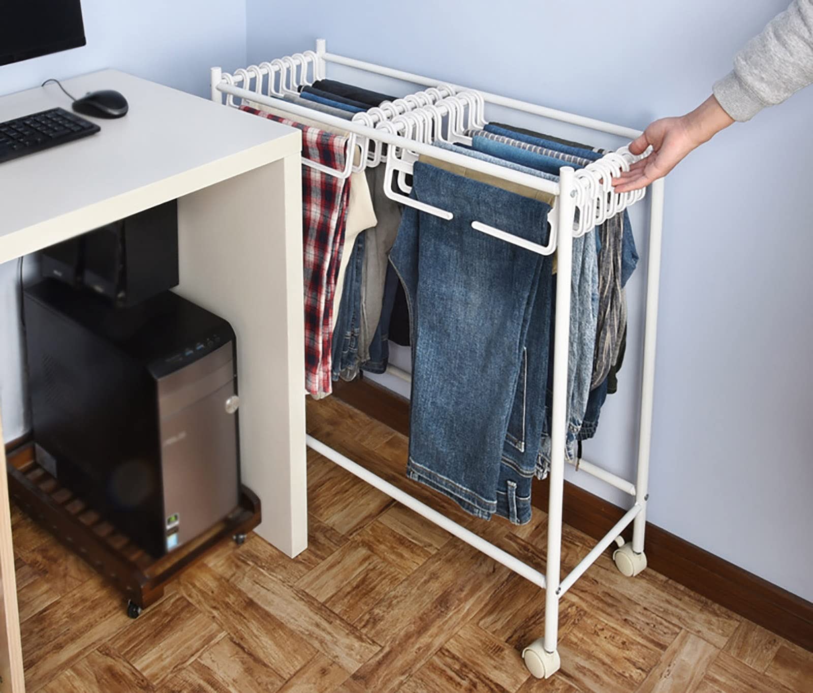 Support de pantalon pour placard blanc amovible afin de stopper le froissement des tissus