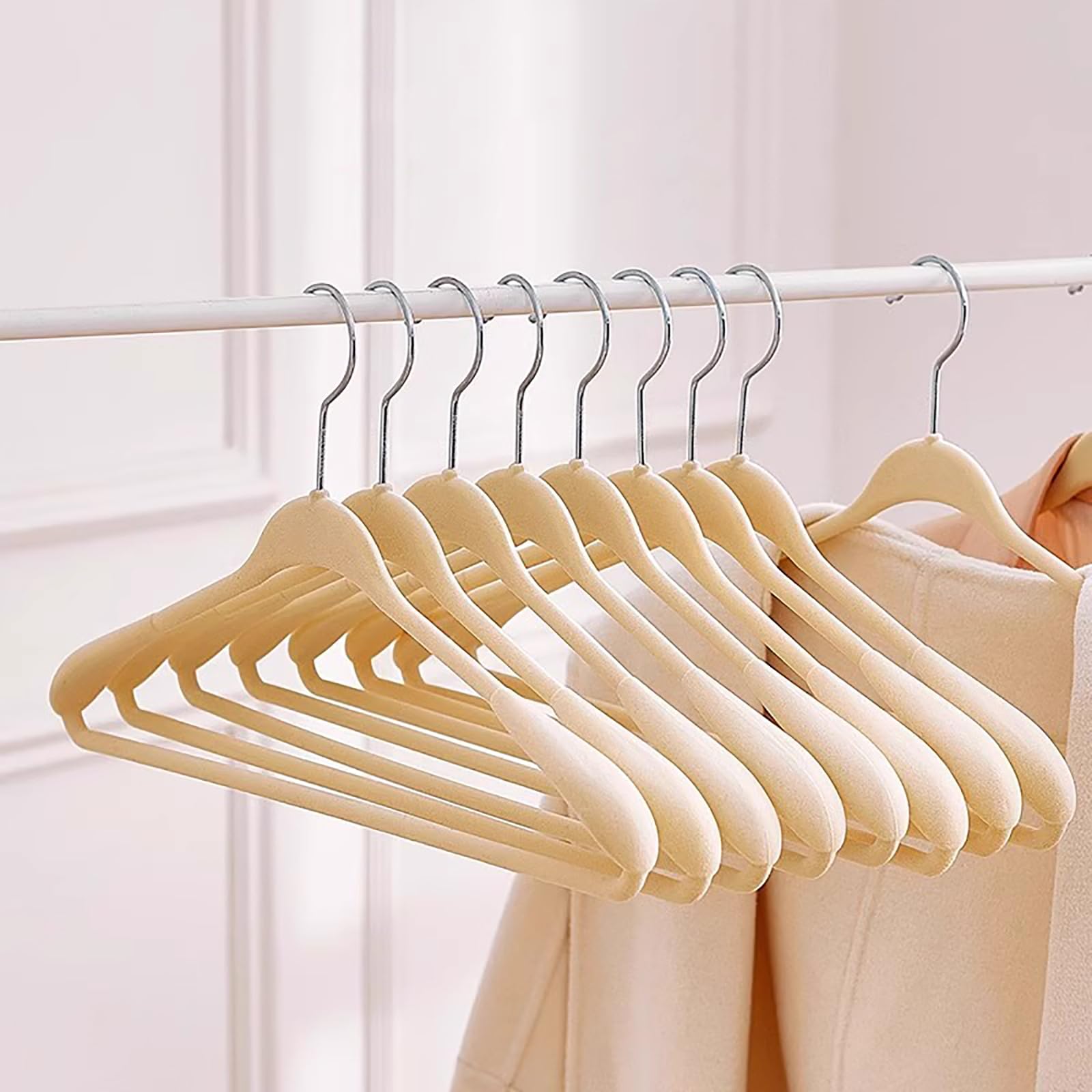 Perchas de Terciopelo Ahorran Espacio, Perchas Antideslizantes con Hombros Anchos y Acabado, Perchas Robustas Versátiles Multiusos Resistente y Ligero, para Prendas Superiores
