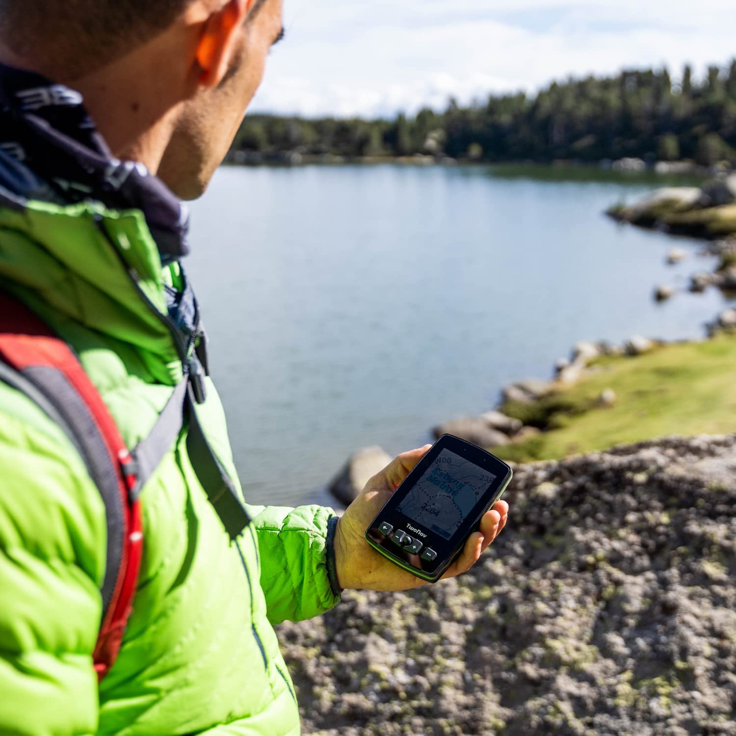 GPS Aventura 2 Plus - Alpinisme/Joystick/Écran 3,7" / Autonomie 36 h + Batterie Amovible/Mémoire 32 Go + Emplacement MicroSD/Carte SIM/Carte topographique + Routes incluses/Vert
