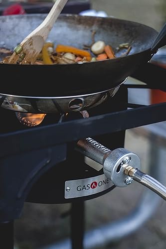 Vista 7 de Estufa de Campamento Portátil de Propano GasOne con Quemador Individual, Pintura de Alta Temperatura y Regulador de Acero Trenzado Rojo QCC con Pata