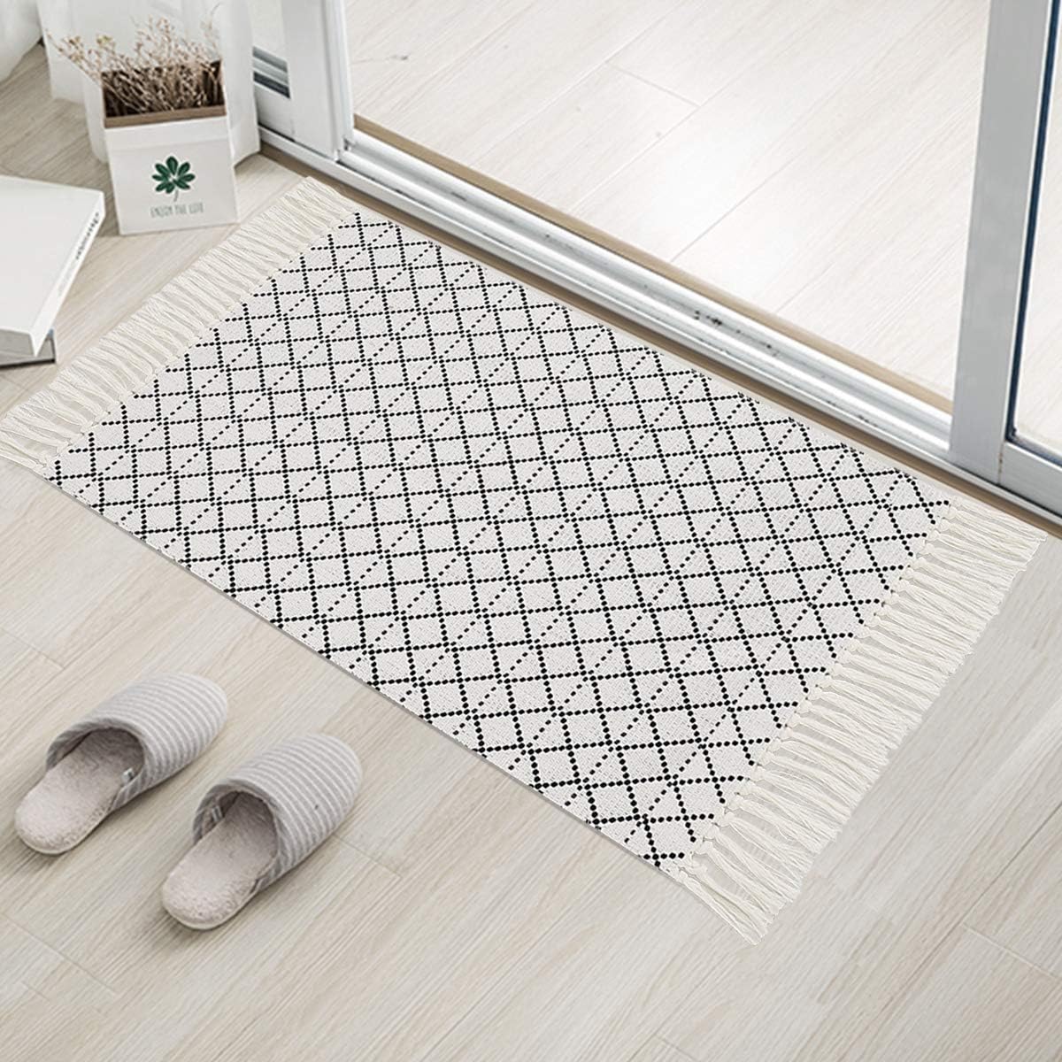 SEEKSEE Boho Tassel Cotton Accent Rug, Geometric Pattern Hand-Woven Rug, Washable Cotton Rug for Hall, Living Room, Kitchen, Bedroom(23.6X35.4 Inch, Black): Kitchen & Dining