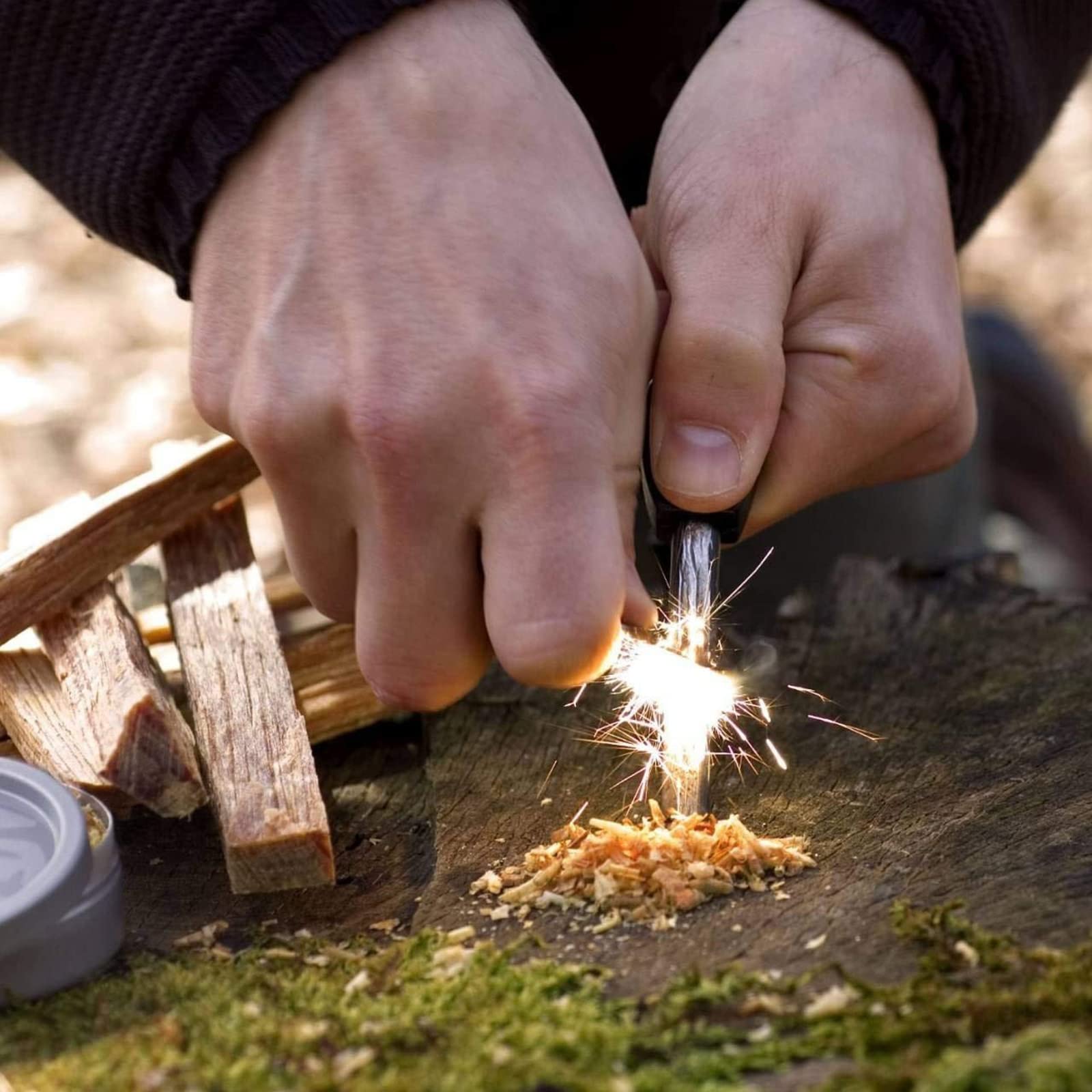 Kit di accensione del Fuoco, Kit di Sopravvivenza all'aperto, Include Diversi sistemi di accensione del Fuoco e fonti di acciarino di Emergenza, Perfetto per Il Campeggio e l'escursionismo