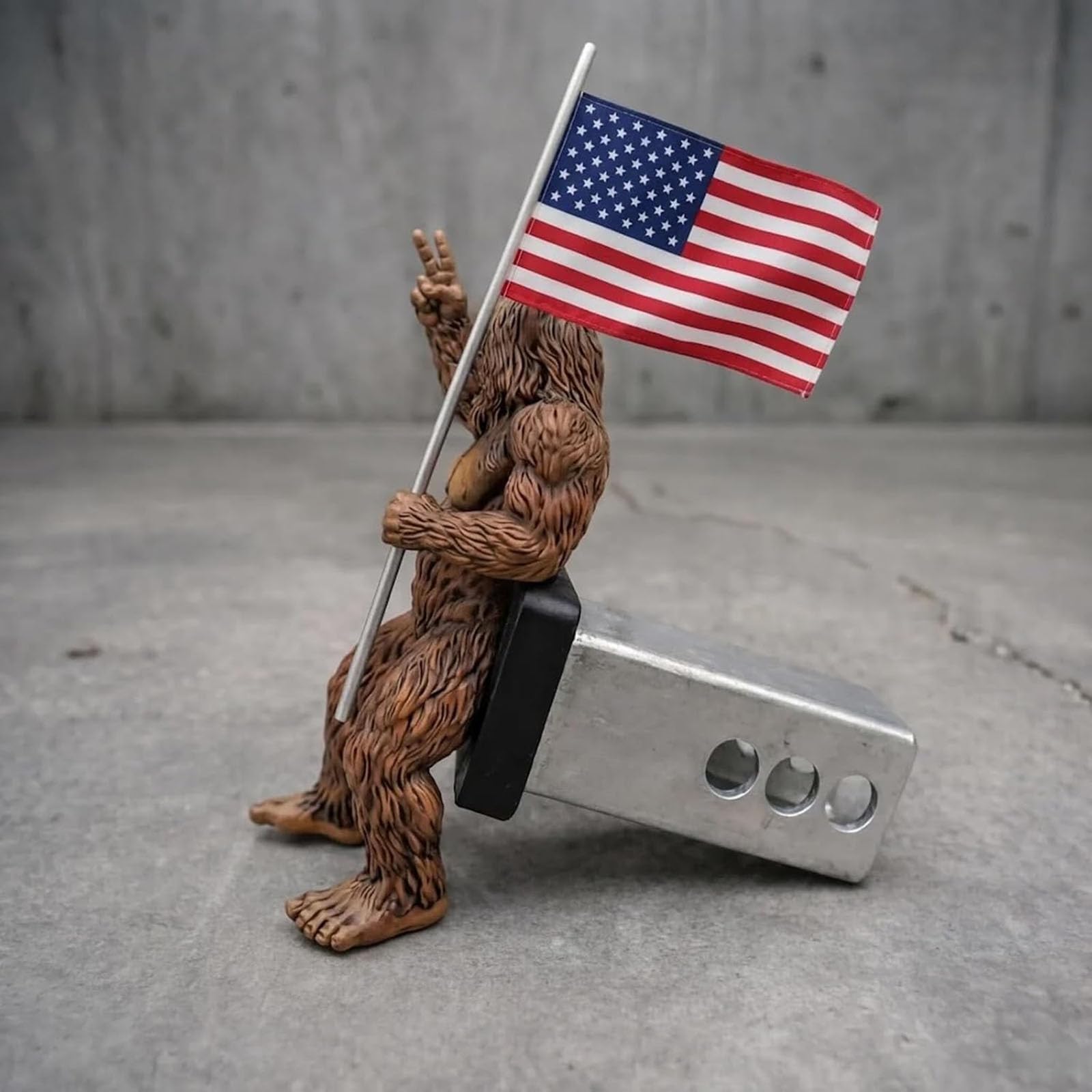 Patriot Bigfoot Anhängerkupplung, Lustige patriotische Bigfoot-Anhängerkupplungsabdeckung für 2"- und 1,25"-Aufnahmen, Abdeckung für hintere Anhängerkupplungsstecker mit Sasquatch-Emblem (5cm)
