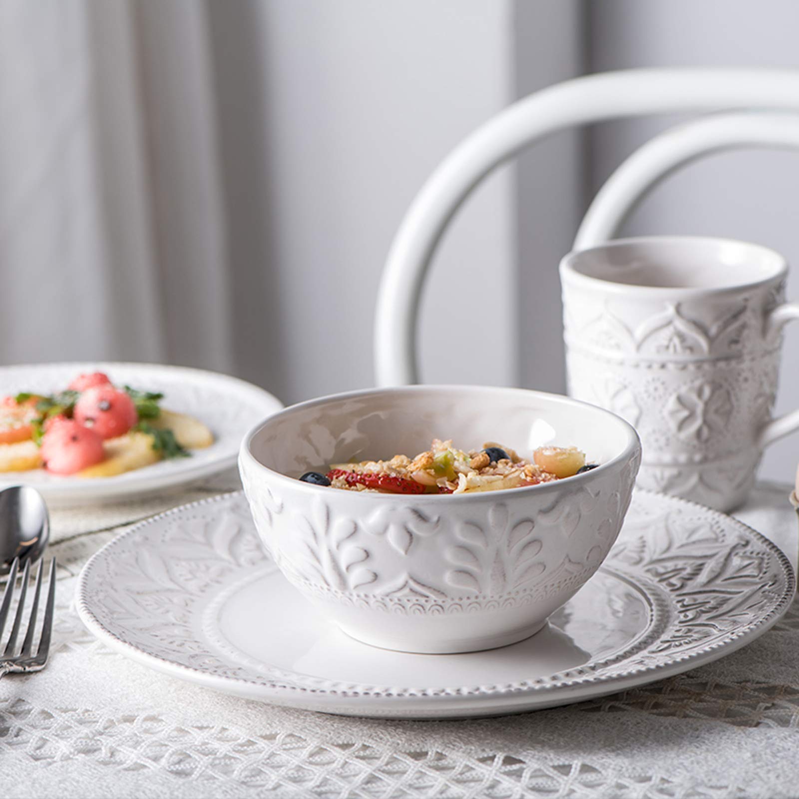 Ceramiczne zestawy obiadowe, 24-częściowy biały zestaw naczyń obiadowych z porcelany w stylu vintage, stylowa miska na płatki zbożowe, talerz do steków i kubek na prezent ślubny