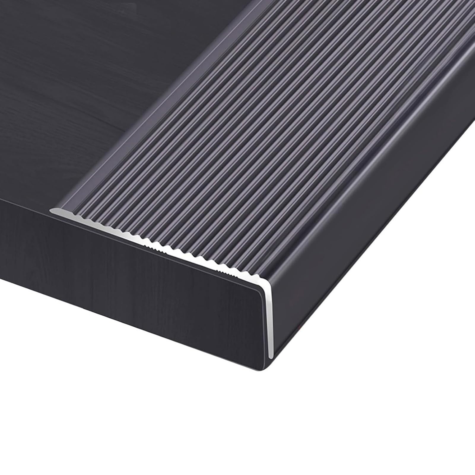 Profilé de nez de marche gris 90 cm pour sécuriser l'escalier du jardin