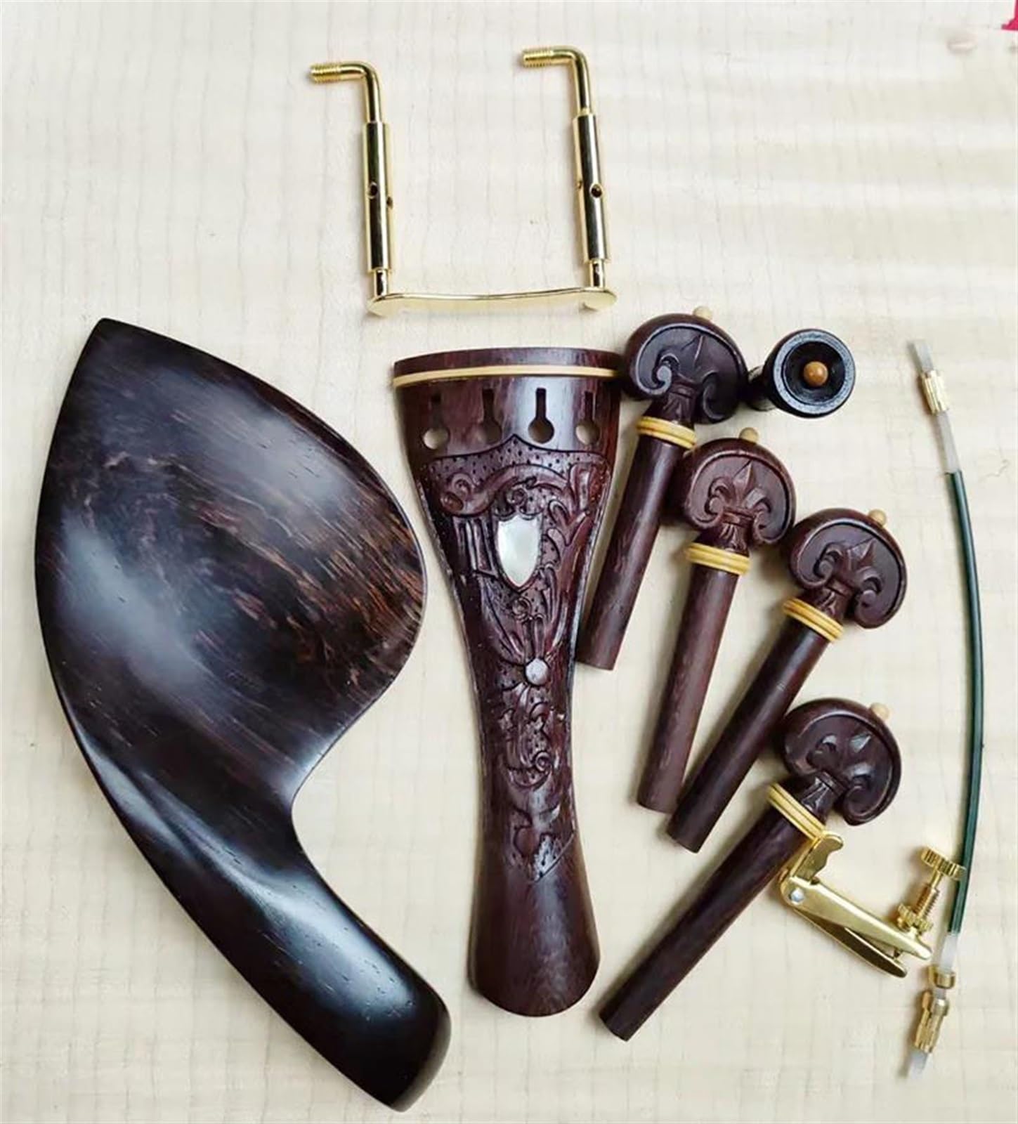 Piezas De Violín 1 Juego De Accesorios Para Violín 4/4 Con Patrones Tallados Clavijas De Afinación Cordal Clavijas De Extremo Soporte Para Barbilla