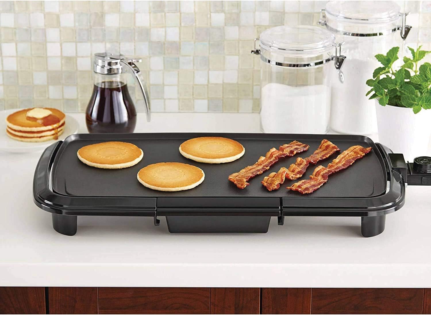 Mainstay Dishwasher-Safe 20" Black Griddle with Adjustable Temperature Control 3