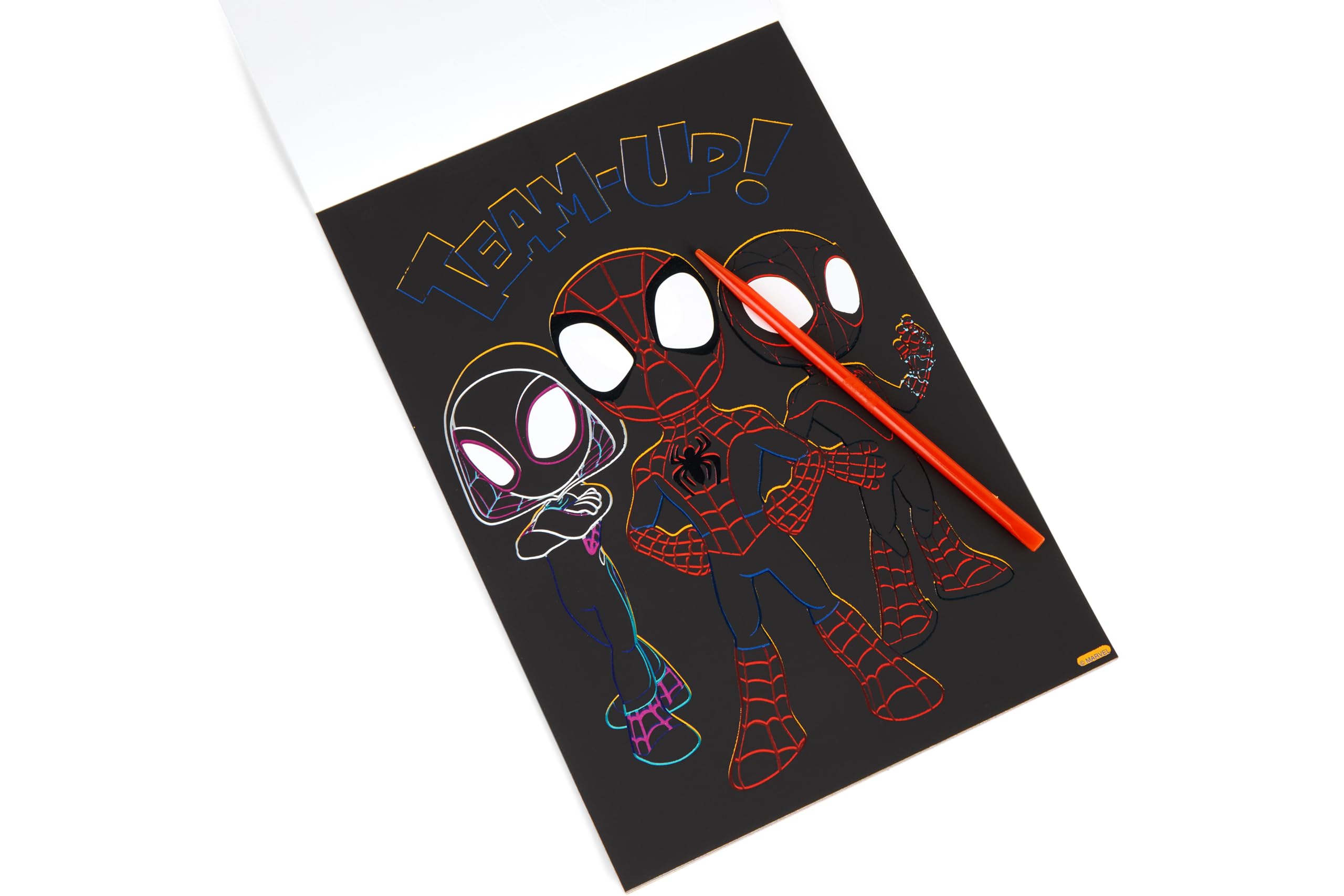 Disney Store Marvel Spidey książka do zdrapywania książka A5 dla dzieci | Scratch Art książka do majsterkowania z 15 motywami w formacie A5 | w zestawie drewniany pisak do zdrapywania | efekt tęczy |