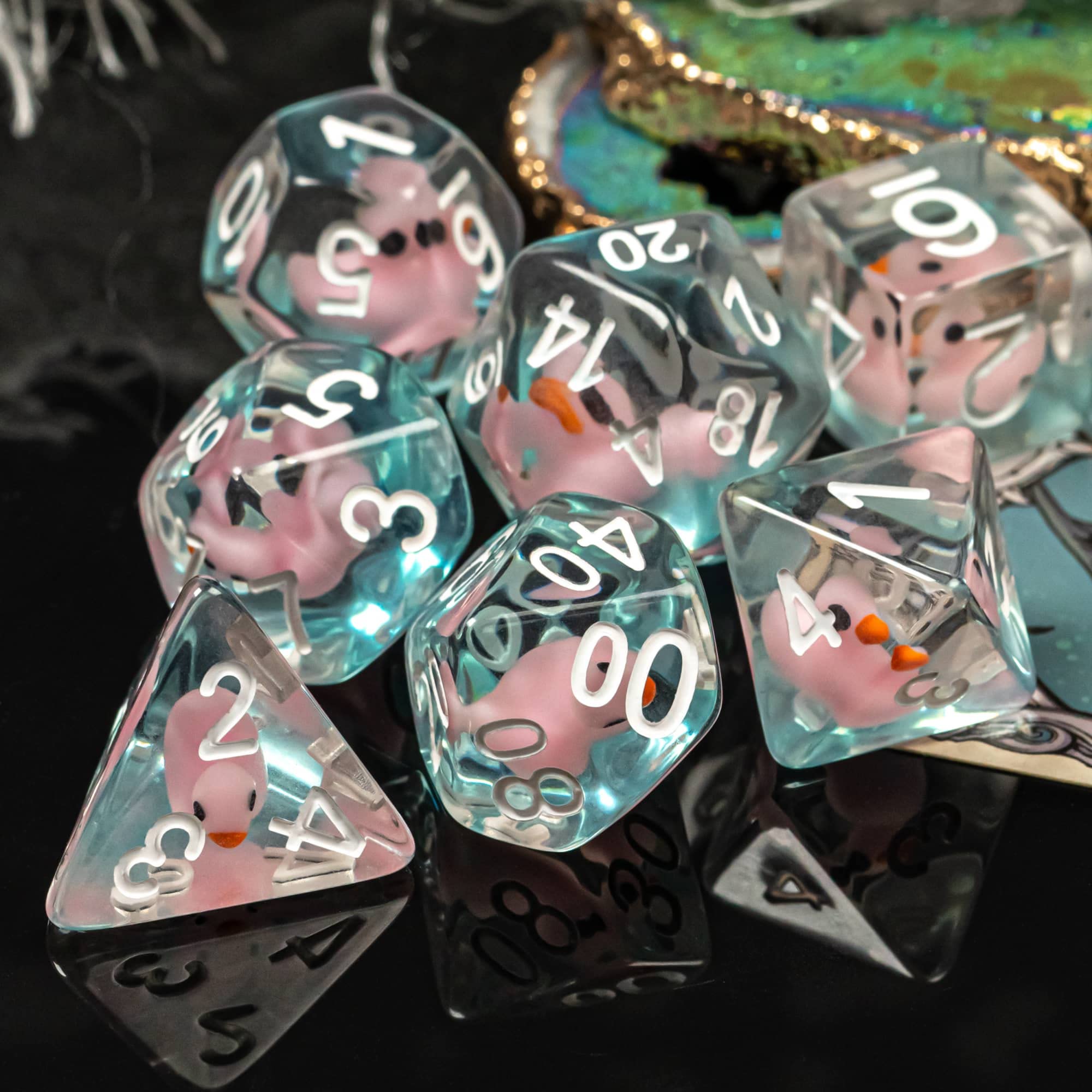Cusdie Ensemble de 7 dés DND, ensemble de dés polyédriques remplis d'animaux, pour le jeu de rôle Donjons et Dragons D&D (Canard rose)