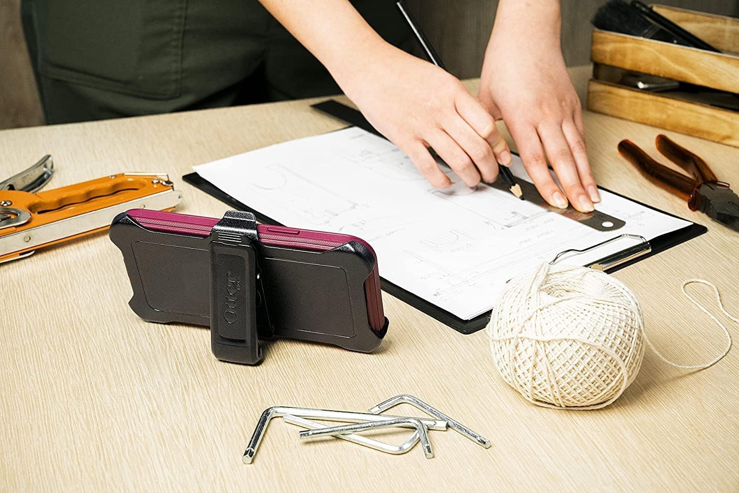 OtterBox Defender Series Replacement Belt Clip Holster for iPhone 13 Mini & iPhone 12 Mini (Mini ONLY) Black - Image 6