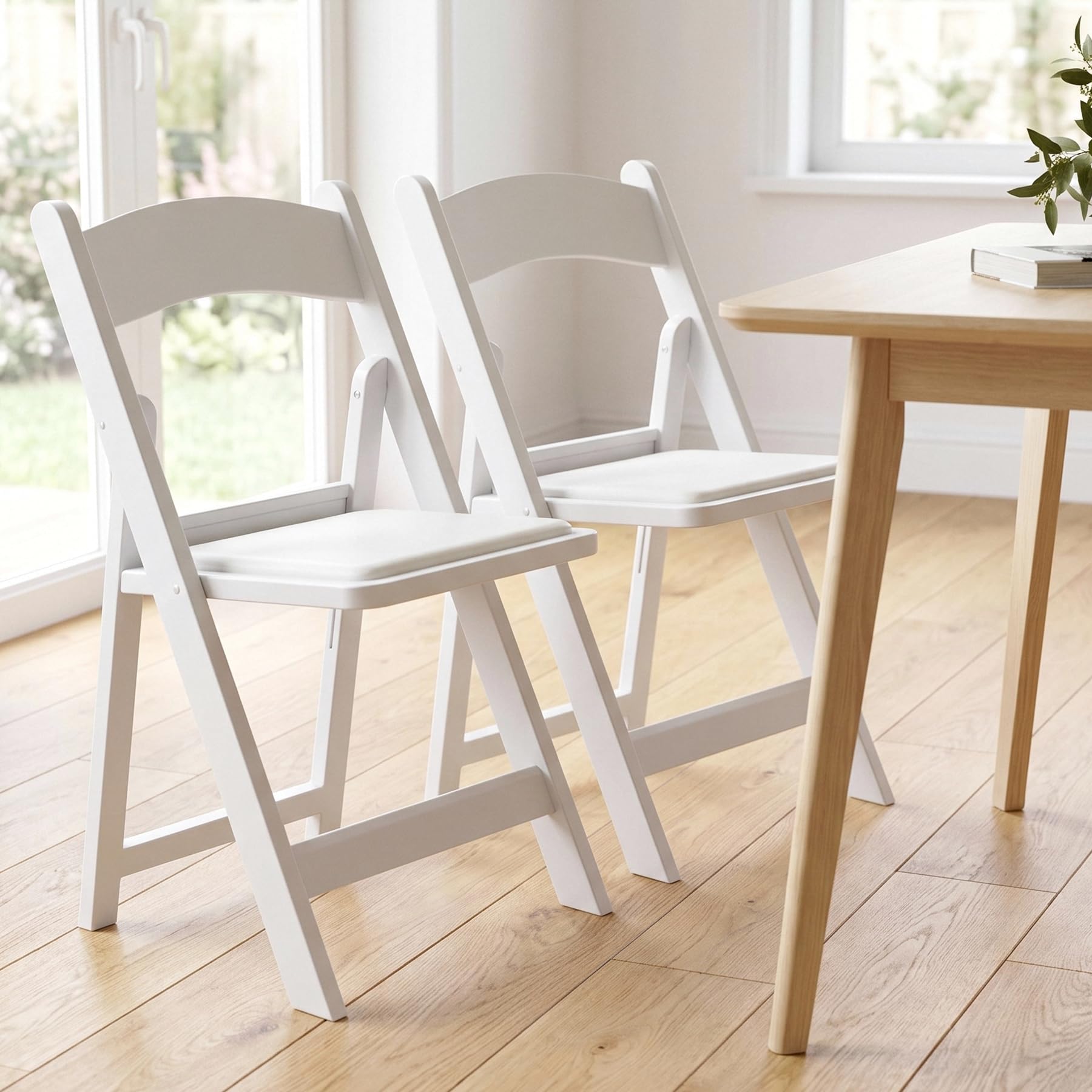 LIFERUN Lot de 2 Chaises Pliantes en Résine, Rembourrées, Charge Maximale 200 Kg, Empilables, Robuste et Durable, Idéales pour Invités, Jardin, Bureau, Camping, Usage Intérieur et Extérieur, Blanc
