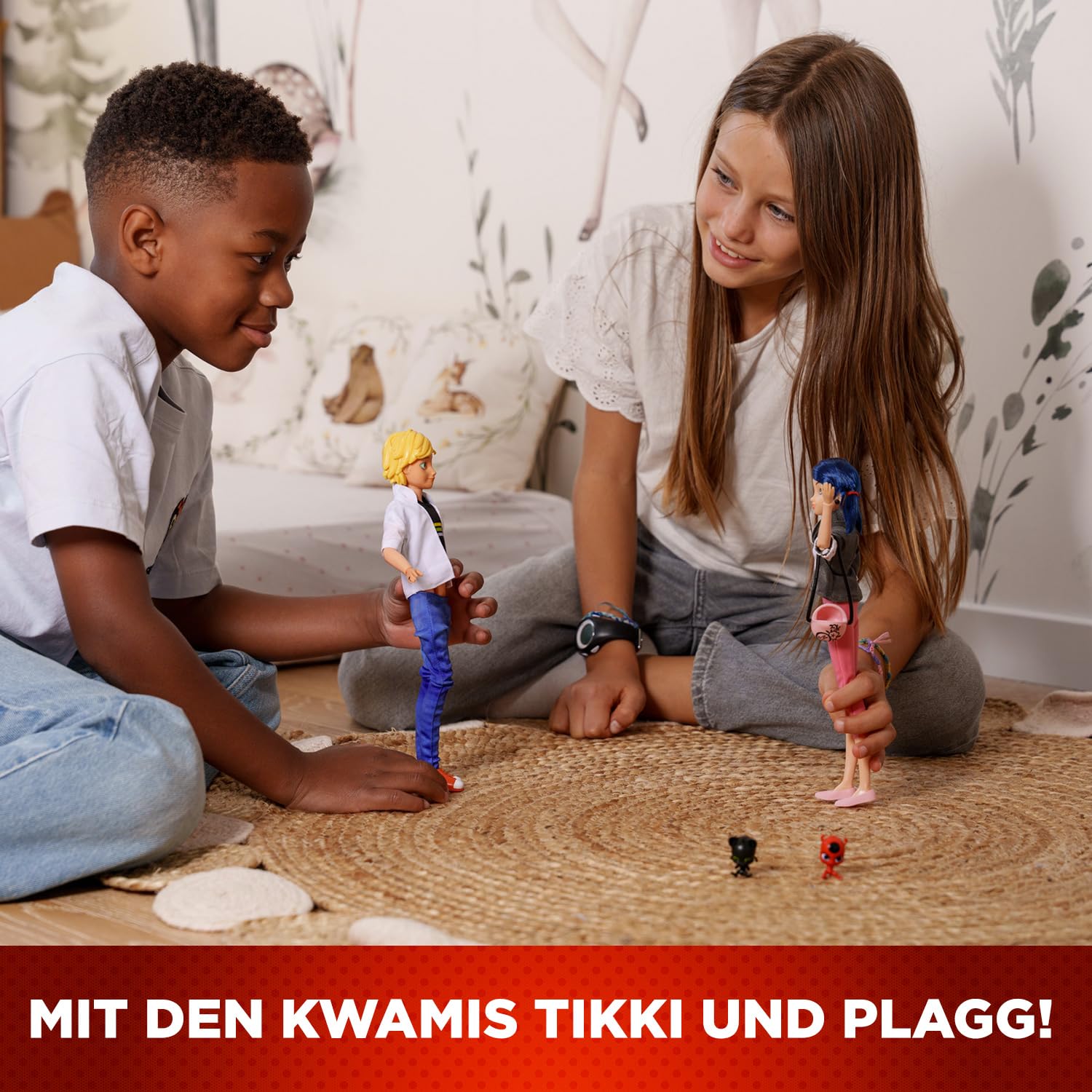 BANDAI – Miraculous – 2er-Pack Marinette und Adrien Puppen mit 2 Outfits (Ladybug & Cat Noir), Zubehör – Miraculous Geschenkbox 2 Figuren 26cm – Geschenkidee Kinder – Spielzeug ab 4 Jahren – P50359