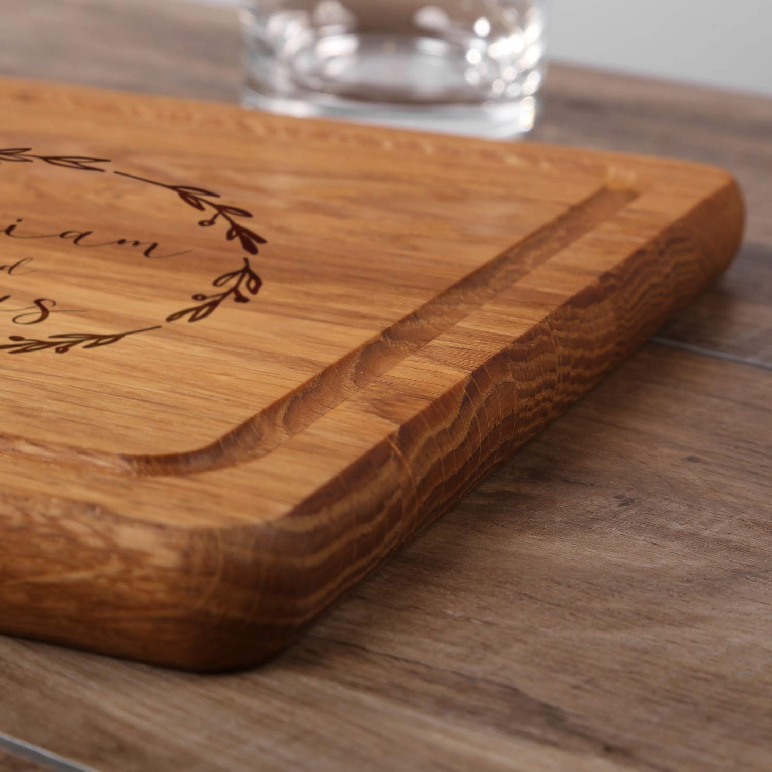 FORYOU24 Holz Schneidebrett dunkel mit Gravur Motiv 06 - personalisiert mit Wunsch-Namen Küchenbrett graviert als Geschenkidee zur Hochzeit