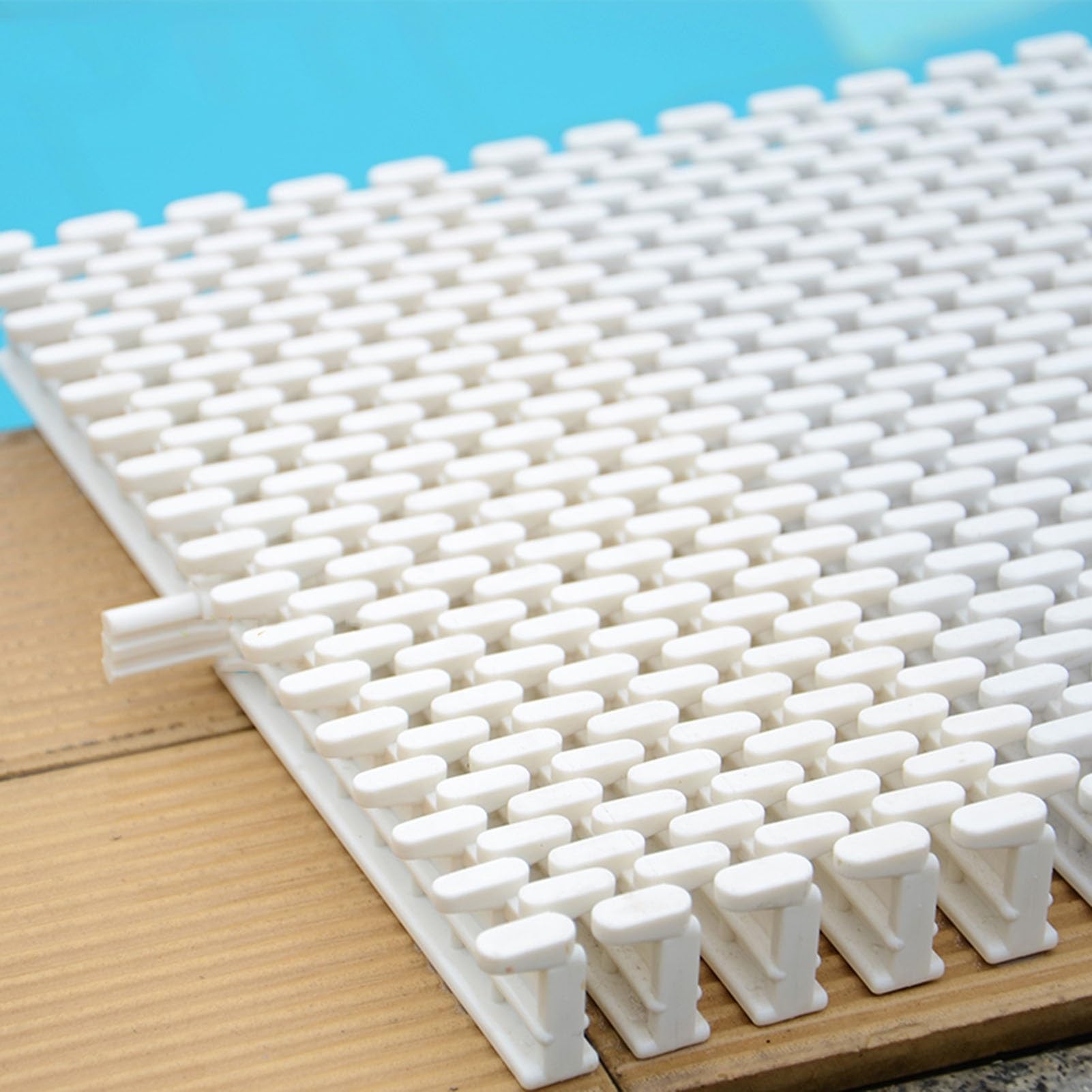Grille de piscine robuste en lot de 5 pour une évacuation durable