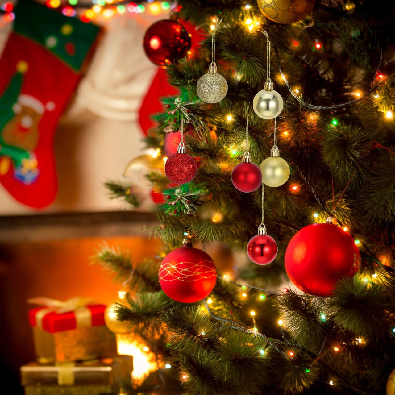 DOITOOL Lot de 50 boules de Noël incassables pour décoration de sapin de Noël, 5,8 cm, rouge et doré, à suspendre