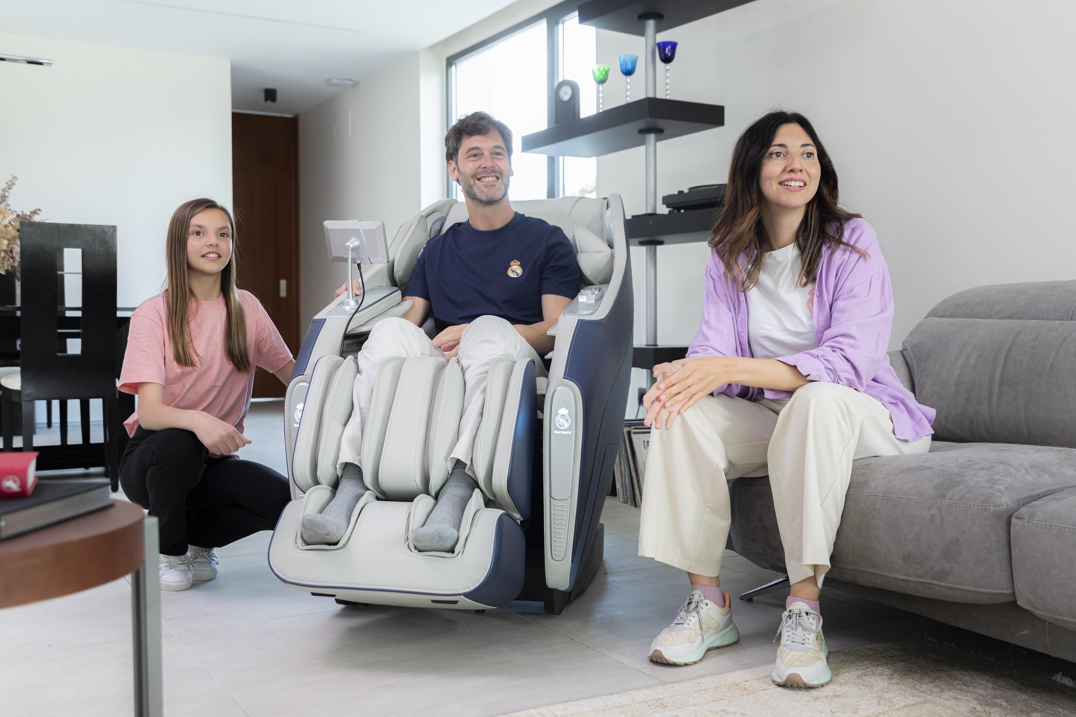 GLOBAL RELAX Real Madrid | Advance Sillón Masaje 3D Oficial del Real Madrid | Gravedad Zero Total | Presoterapia | Escaneo Cuerpo con IA | Tren Masaje SL de 135 cms | Bluetooth | Control Voz