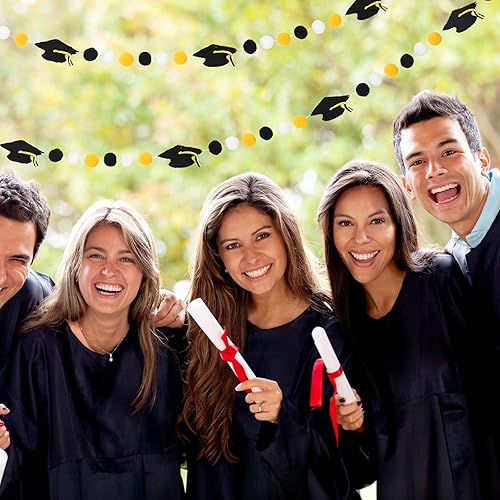 Miniatura 4 de Whaline Guirnalda de bola de fieltro 3D con gorro de graduación 3D, guirnalda de pompones para la clase de 2025, adornos colgantes de