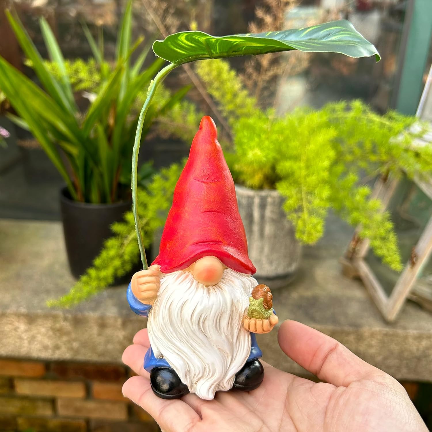 Statue de nain de jardin avec parapluie en feuille - Figurine décorative pour intérieur et extérieur, maison, terrasse, cour, pelouse, pour les amateurs de nains et les amateurs de jardin, maman