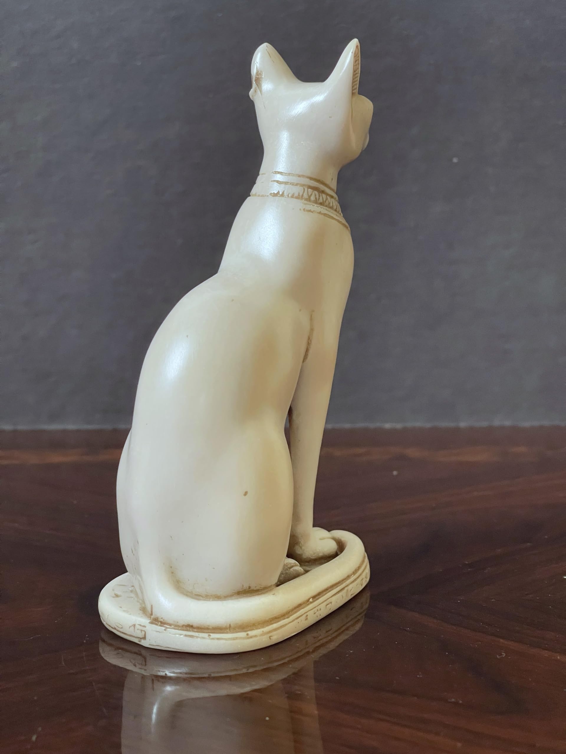 複製彫刻 ネックレスをしたバステト女神 猫 樹脂製 置物 美品 正規品 複製彫刻 ネックレスをしたバステト女神 猫 樹脂製 置物 美品