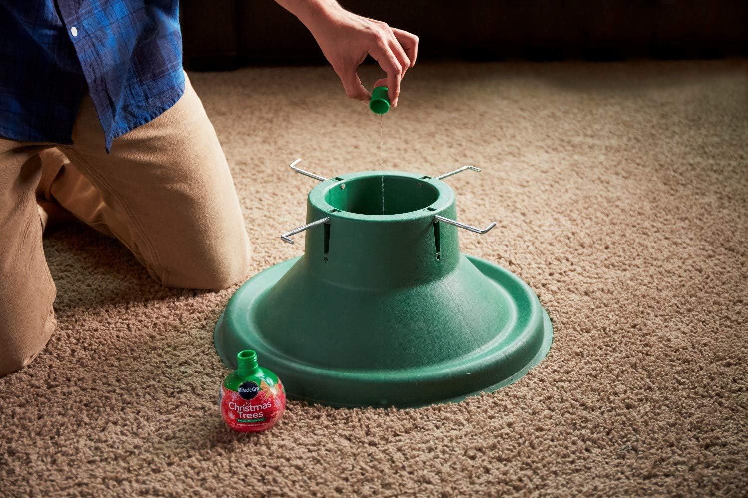Miracle-Gro for Christmas Trees - Easy-To-Use Formula, Keeps Live Trees Hydrated and Reduces Needle Drop- 8 fl. oz.