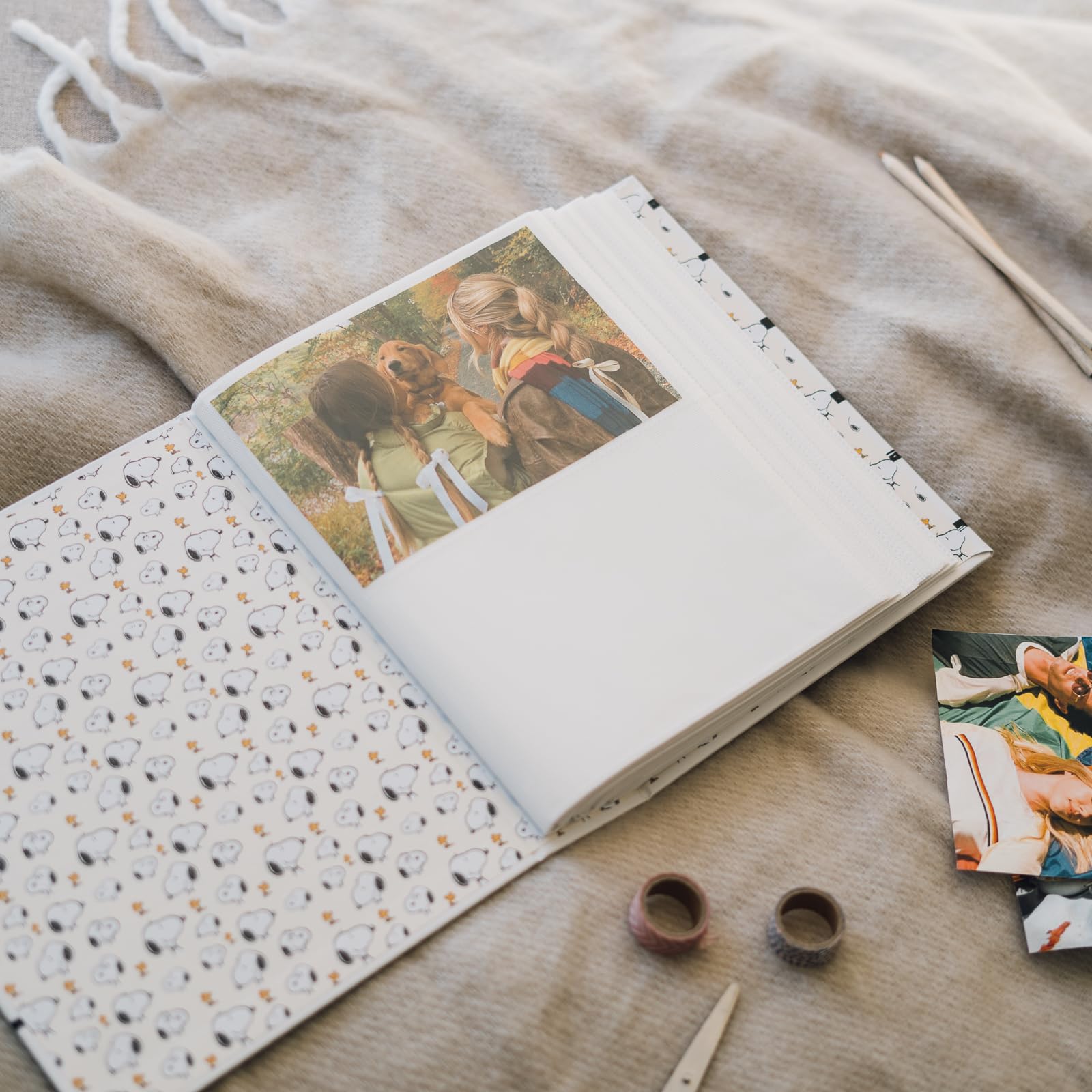 Grupo Erik Large Photo Album - Snoopy Gifts | Slip In Photo Albums 304 Pockets, 13x20 cm, Memory Book | Family Gifts Under 15 Pounds, Snoopy Merchandise