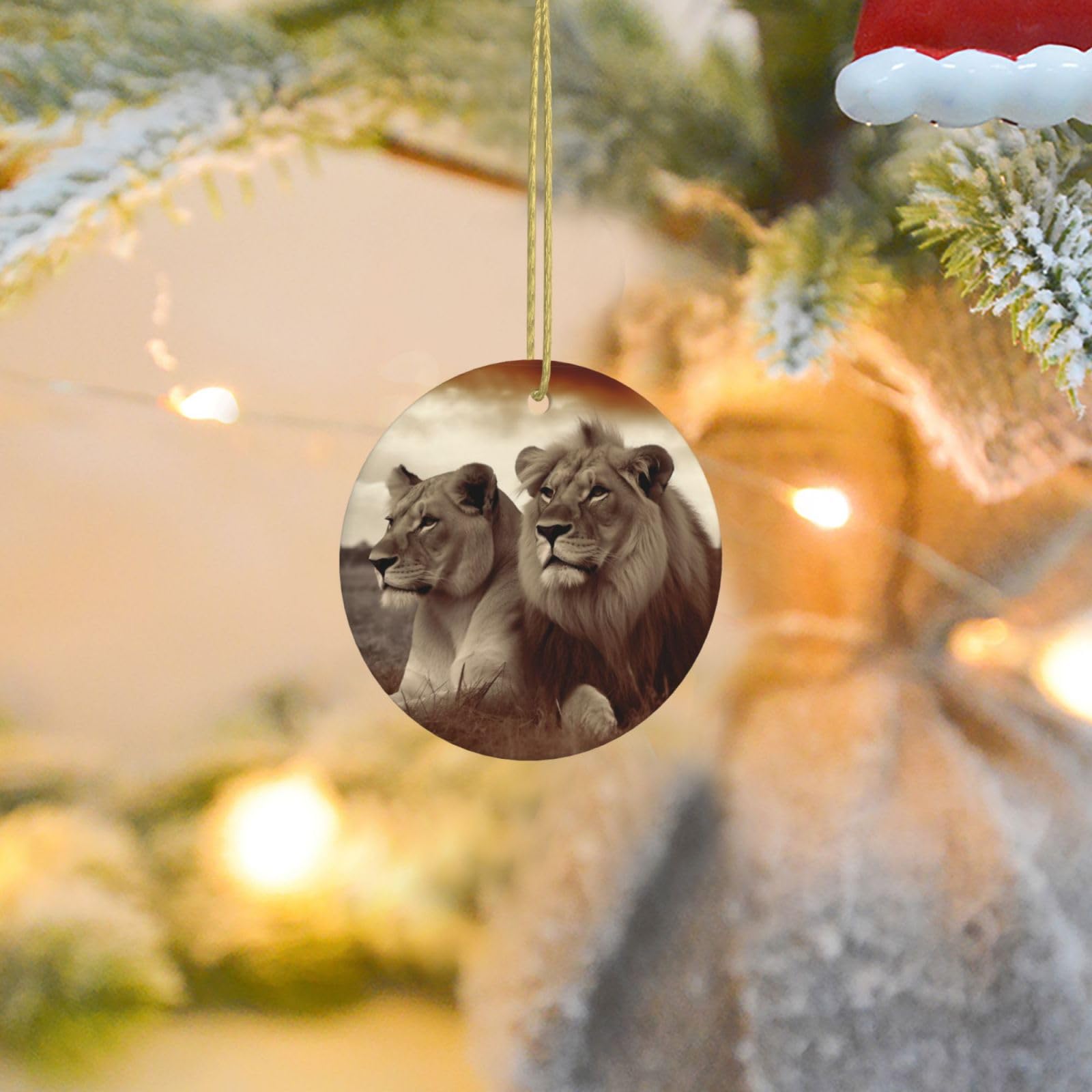 Christmas Ornaments for Christmas Tree Decoration Ceramic Hanging African Lion and Lioness Ornament with Gold Ribbon Crafts Round Pendant for Keepsake Gifts Glass Xmas Decor Party Supplies