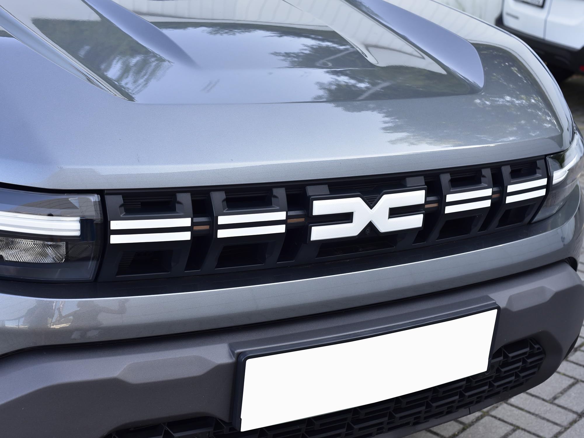 Copertura In Acciaio per 2024+ Dacia.Duster III 3 (P1310) | Decorazione Griglia Anteriore - Stile COPPER-BROWN | 4 Pezzi Essential Expression Journey Extreme DUSTER Accessori Tuning